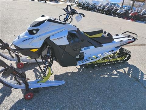 2025 Ski-Doo Summit Adrenaline w/ Edge Package 154 850 E-TEC SHOT PowderMax X-Light 3.0 w/ FlexEdge in Granby, Colorado - Photo 2