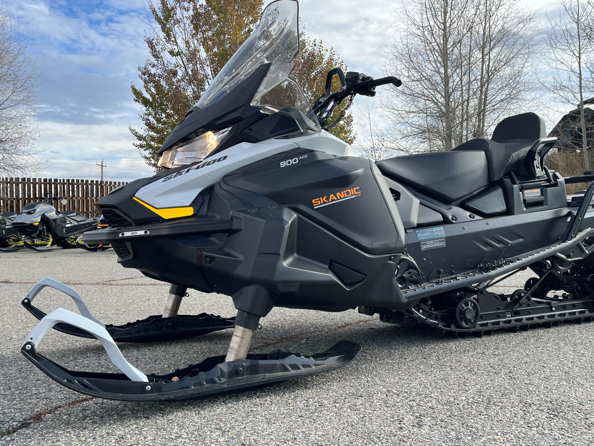 2026 Ski-Doo Skandic LE photo 5