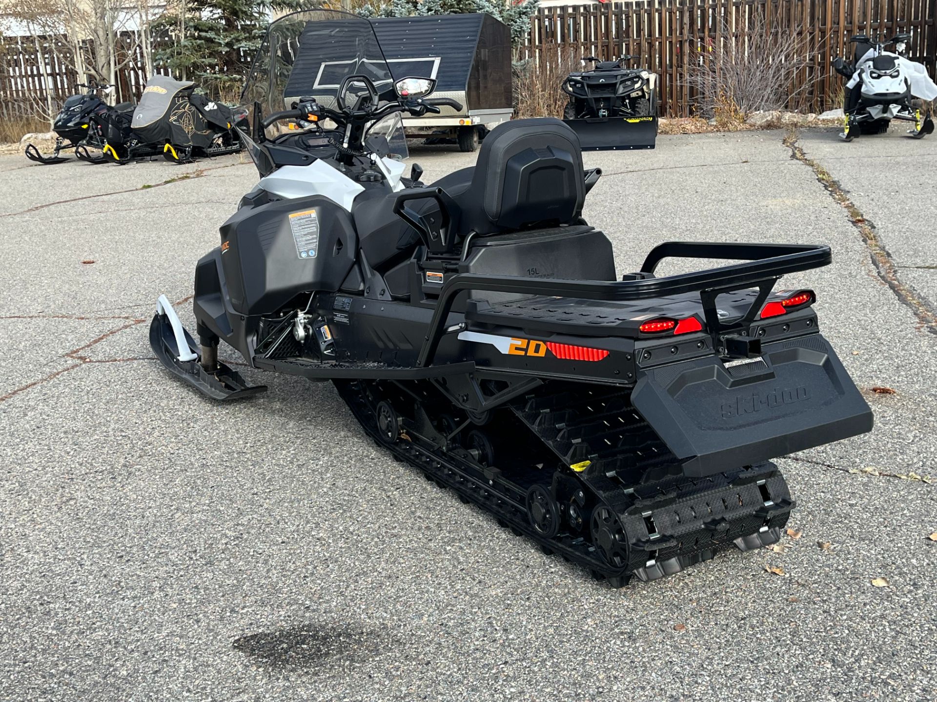 2026 Ski-Doo Skandic LE photo 2