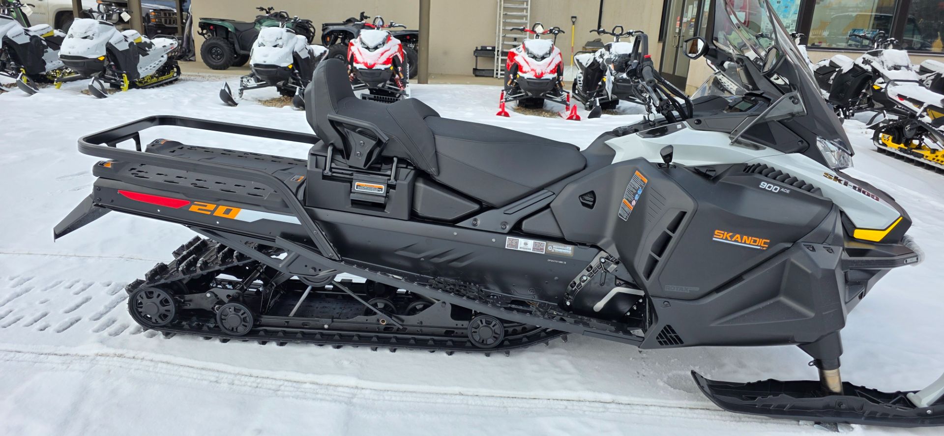 2026 Ski-Doo Skandic LE photo 5