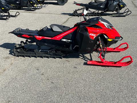 2025 Lynx Shredder RE 3900 850 E-TEC PowderMax X-Light 3.0 SHOT — photo 1 of 4