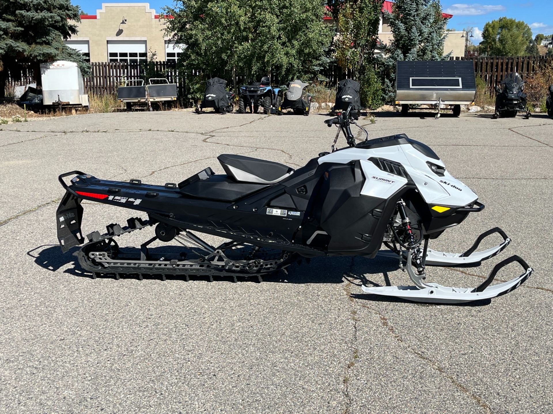 New 2026 Ski-Doo Summit Adrenaline 154 850 E-TEC SHOT PowderMax