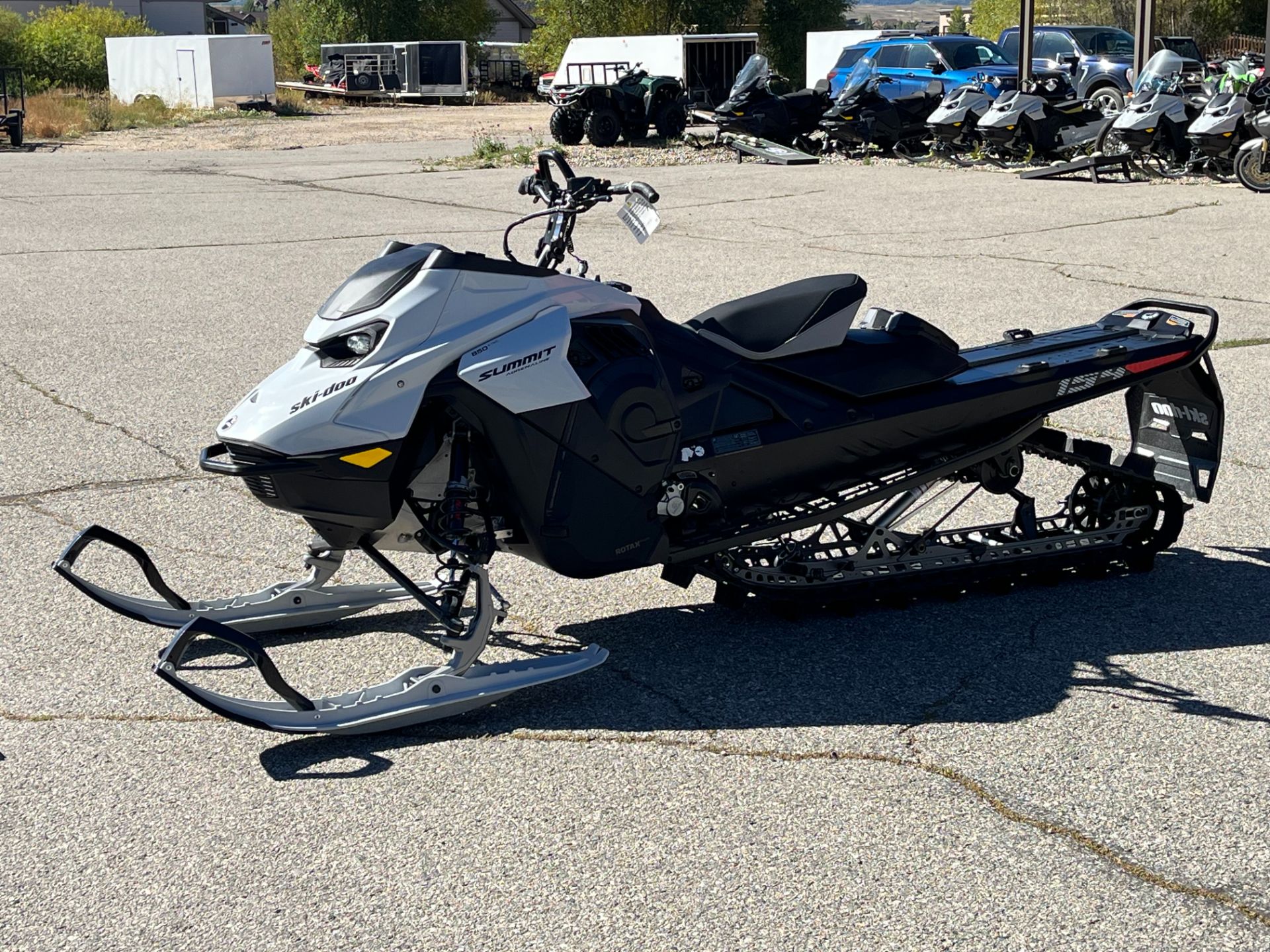 New 2026 Ski-Doo Summit Adrenaline 154 850 E-TEC SHOT PowderMax