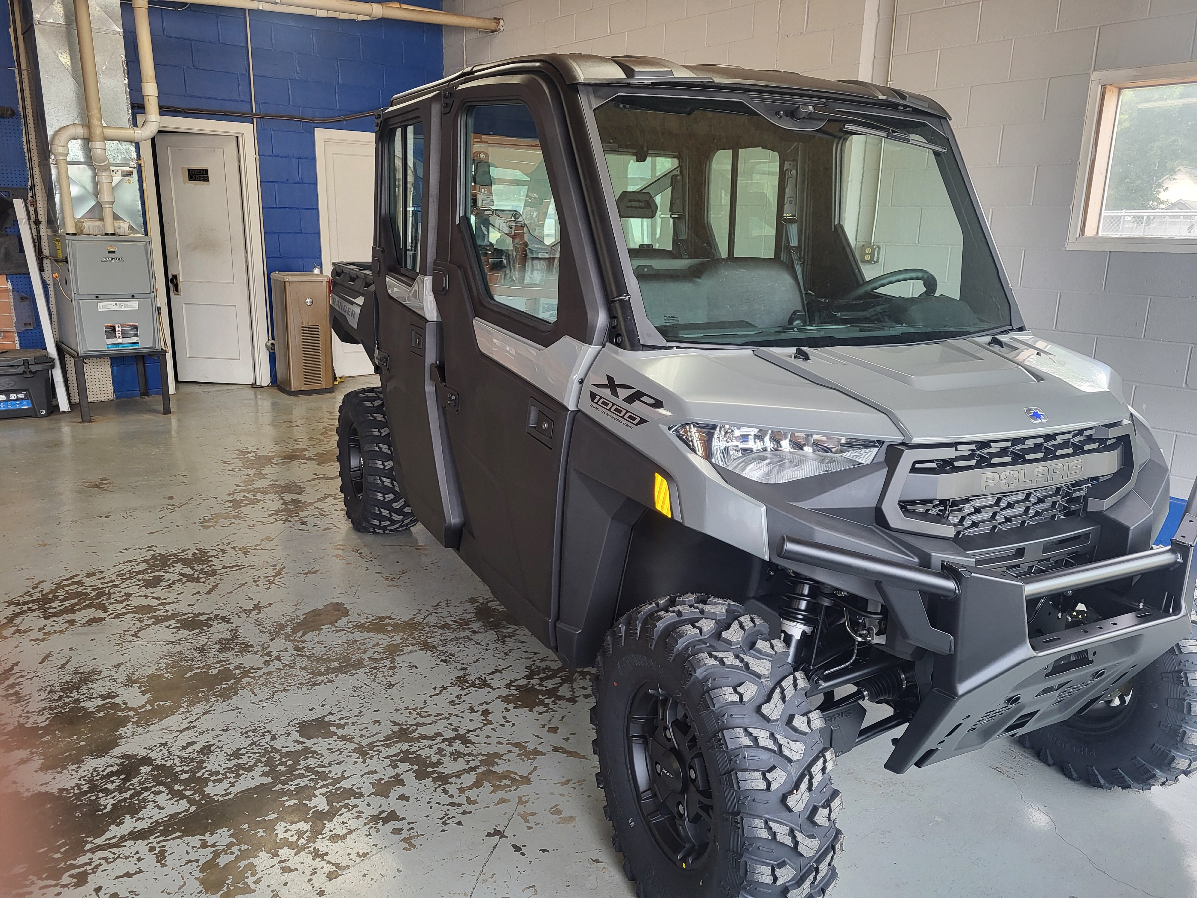 2027 Polaris Ranger Crew XP 1000 Cab 1