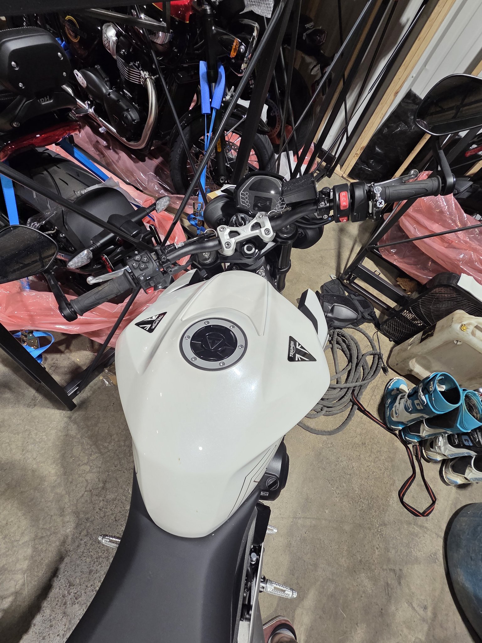 2024 Triumph Street Triple 765 R 3