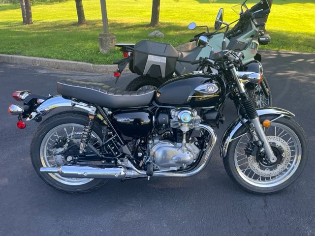 Kawasaki W800 ブラックタンク ゴールドストライプ 画像 No.2/4] カワサキ「W800」に2025年のニューカラー