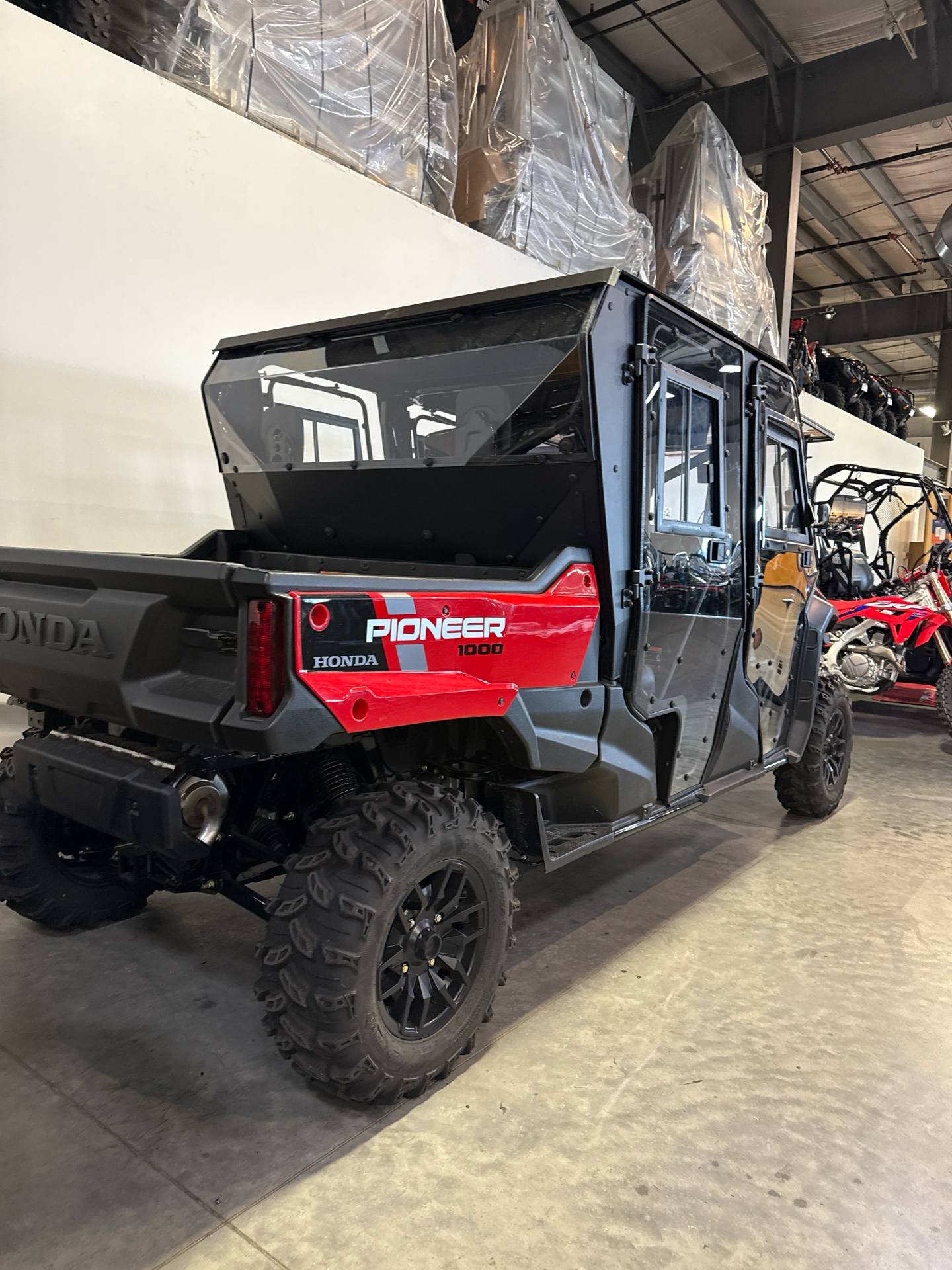 2023 Honda Pioneer 1000-6 Deluxe Crew 2