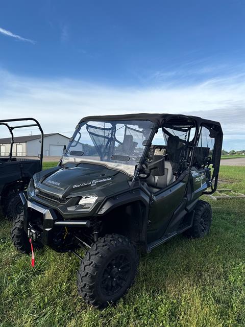2025 Honda Pioneer 1000-5 Deluxe — photo 1 of 3