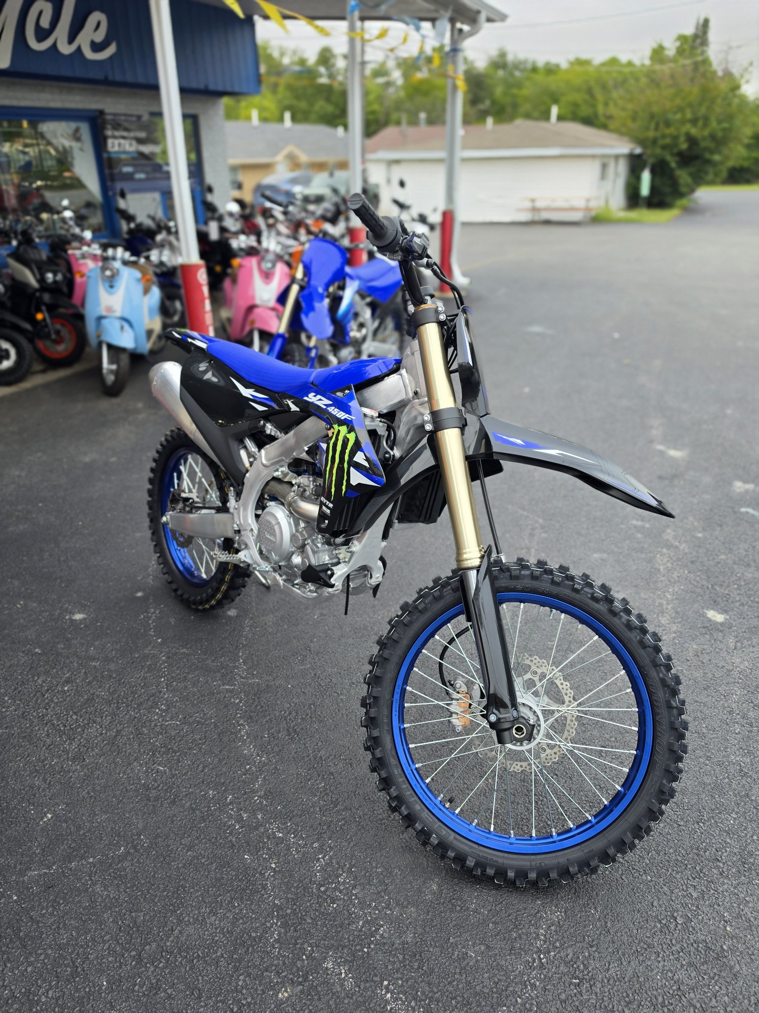2027 Yamaha YZ450F Monster Energy Edition 3