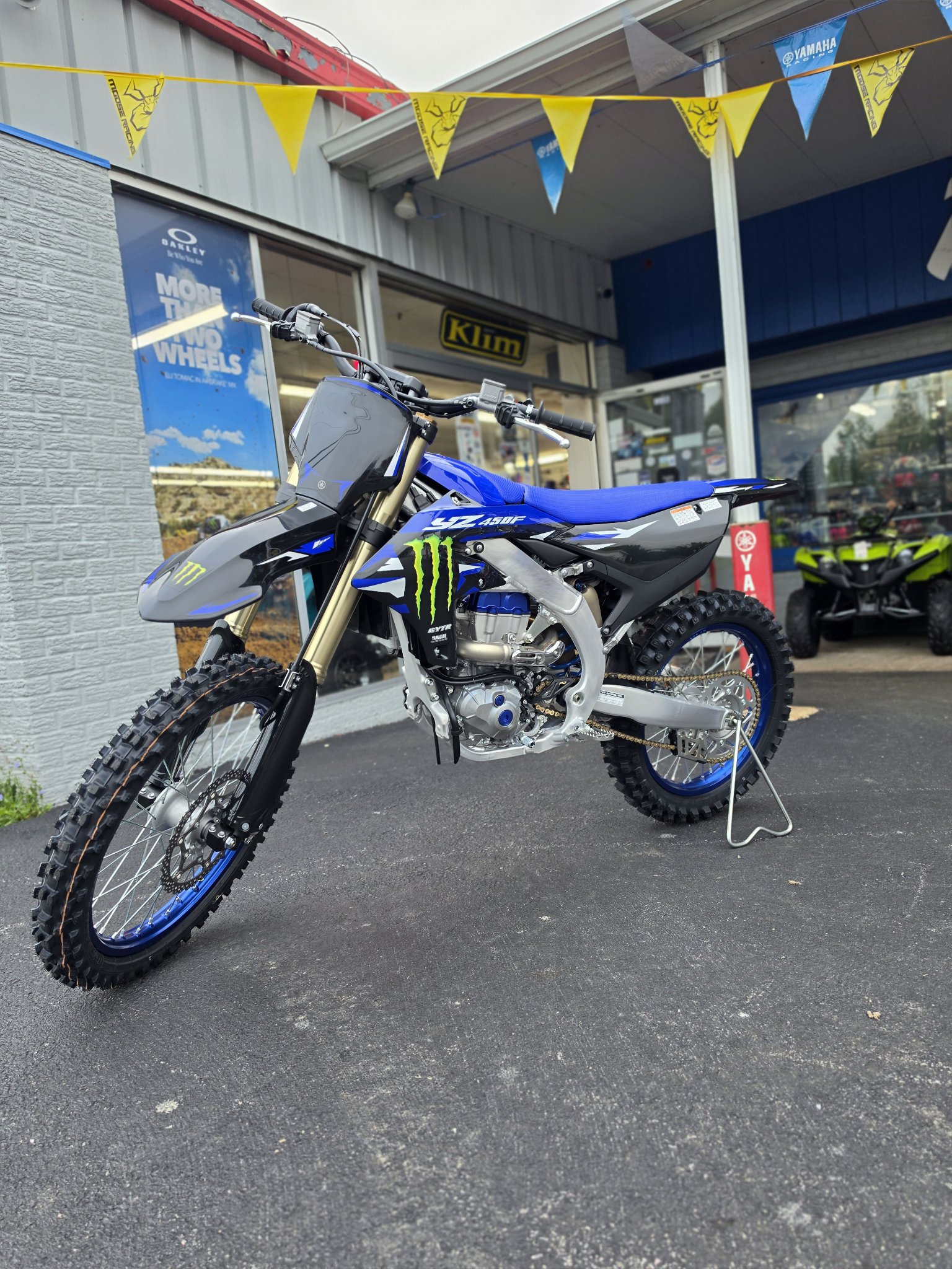 2027 Yamaha YZ450F Monster Energy Edition 4