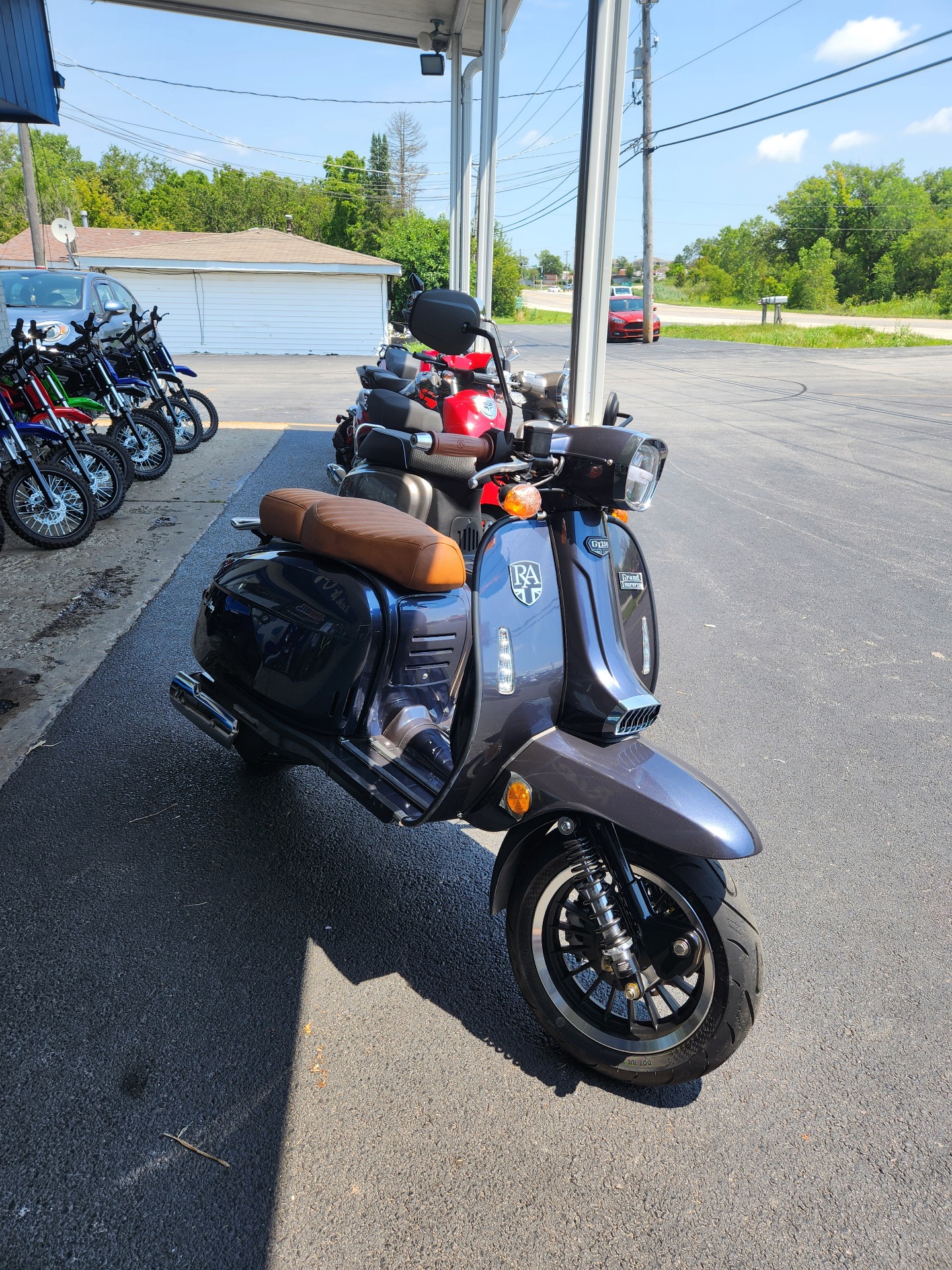 2023 Genuine Scooters GT150 | Motorcycles, Lockport IL near Chicago |  Specs, Price | New High Class Grey GEN000019