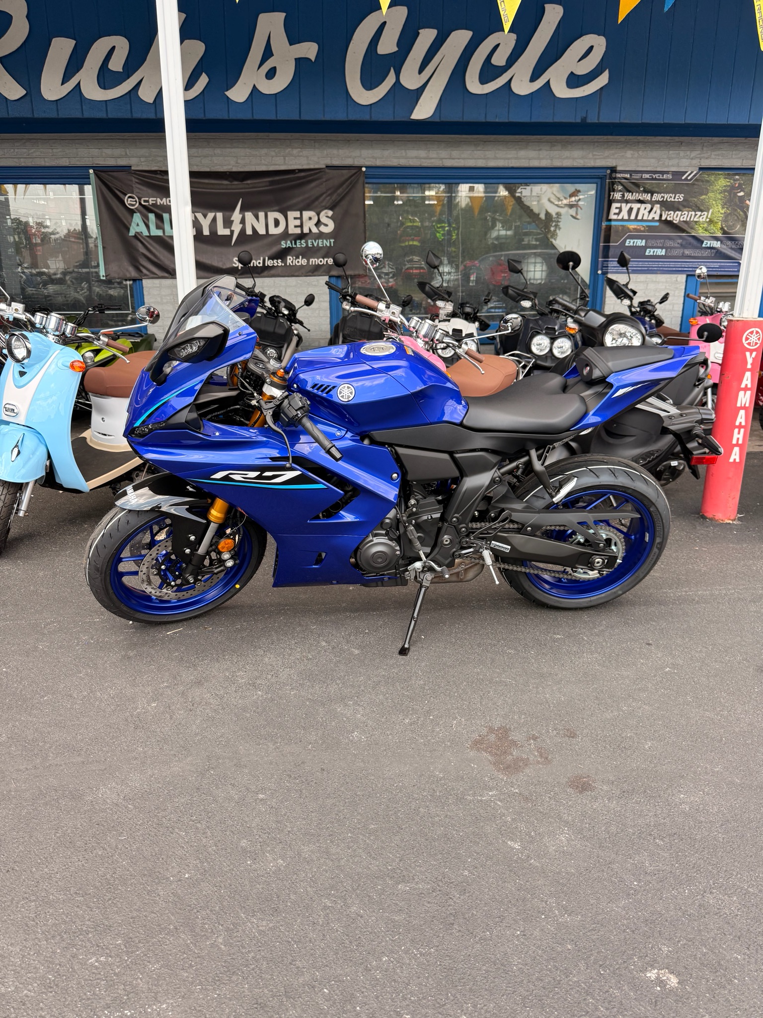 2026 Yamaha YZF-R7 4