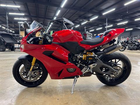 2025 Ducati Panigale V2 S — photo 1 of 39