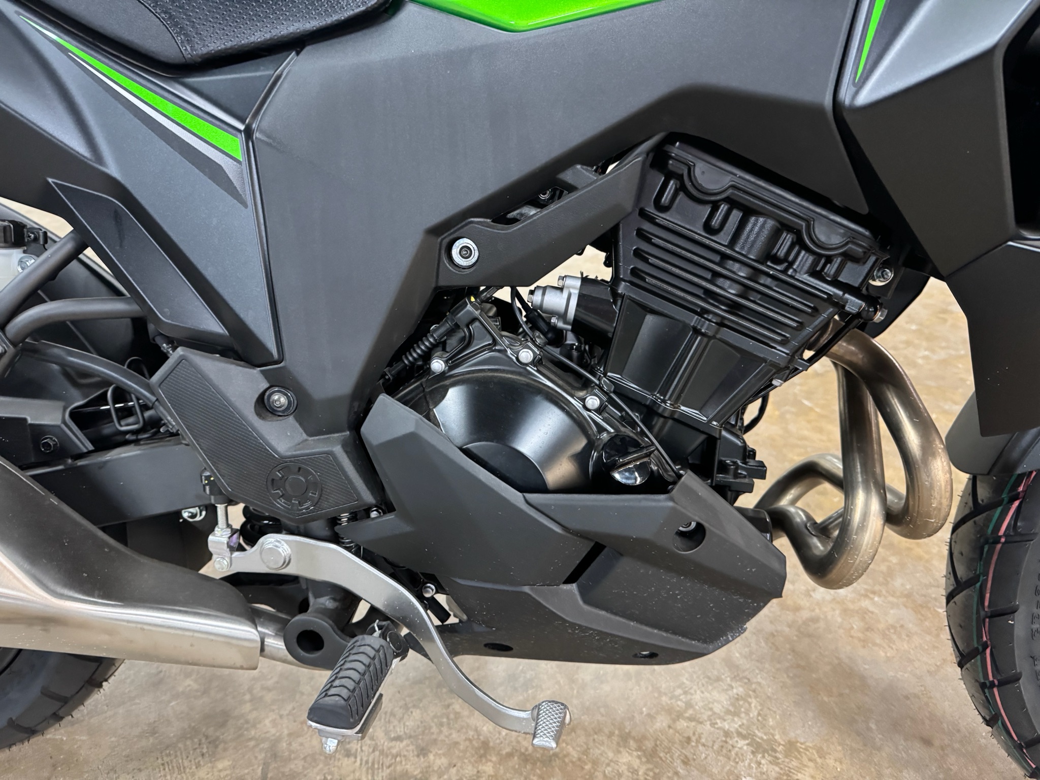 2025 Kawasaki Versys®-X 300 ABS 10