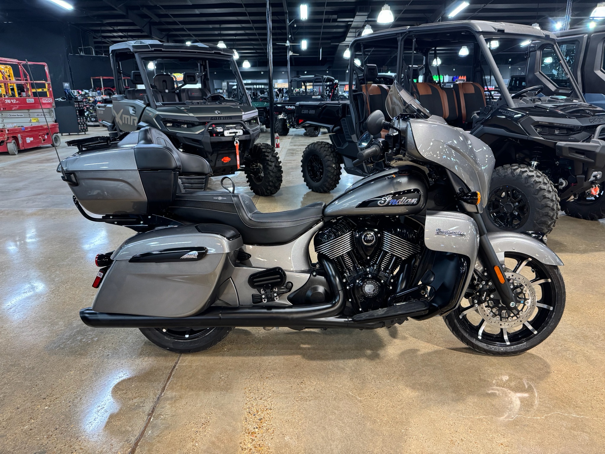 2025 Roadmaster® Dark Horse® with PowerBand Audio Packa