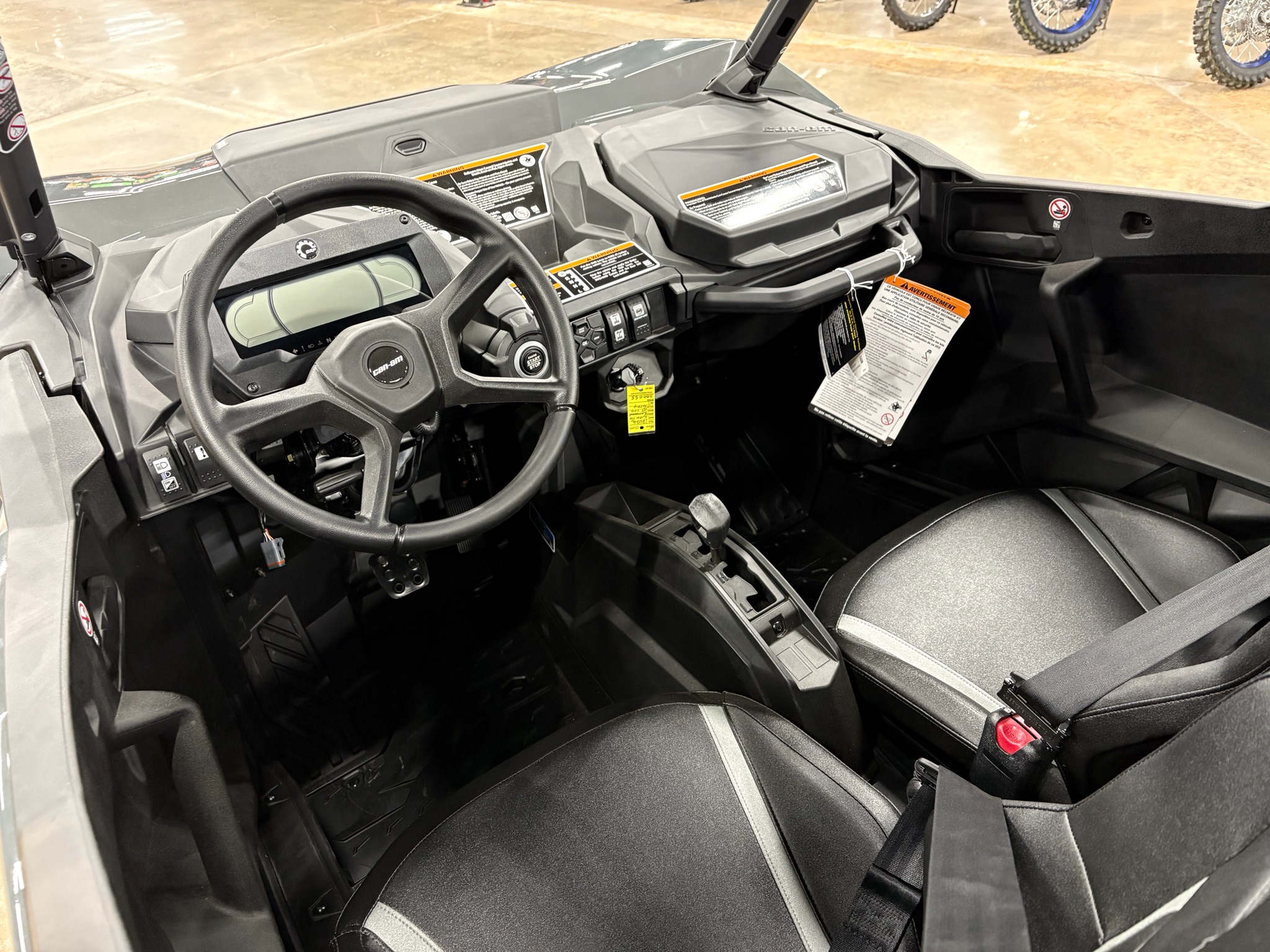 2027 Commander XT 700