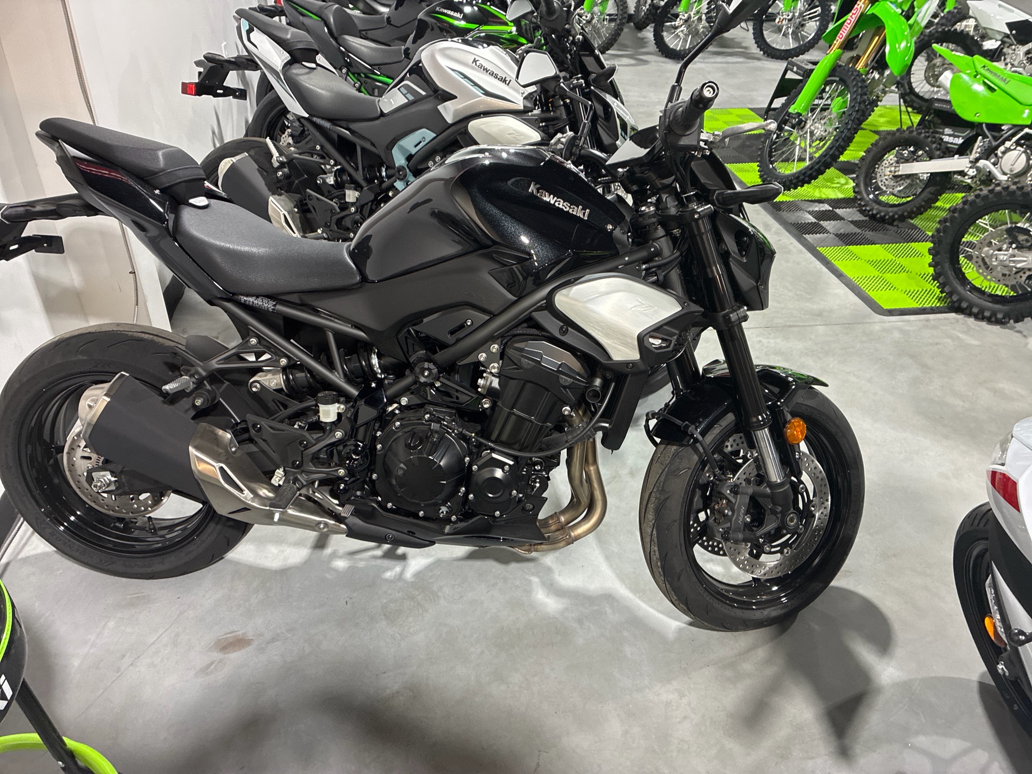 2025 Kawasaki Z900 ABS 1
