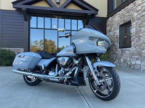 New 2025 Harley-Davidson Road Glide® Atlas Silver Metallic (Chrome