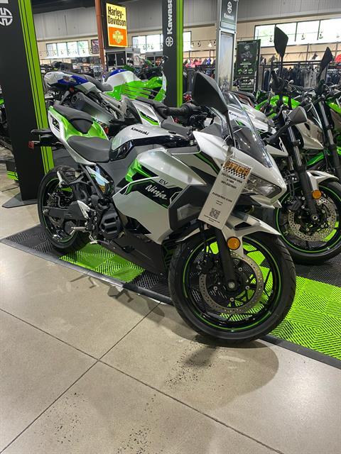 New 2024 Kawasaki Ninja e-1 ABS, New York Mills NY | Specs, Price