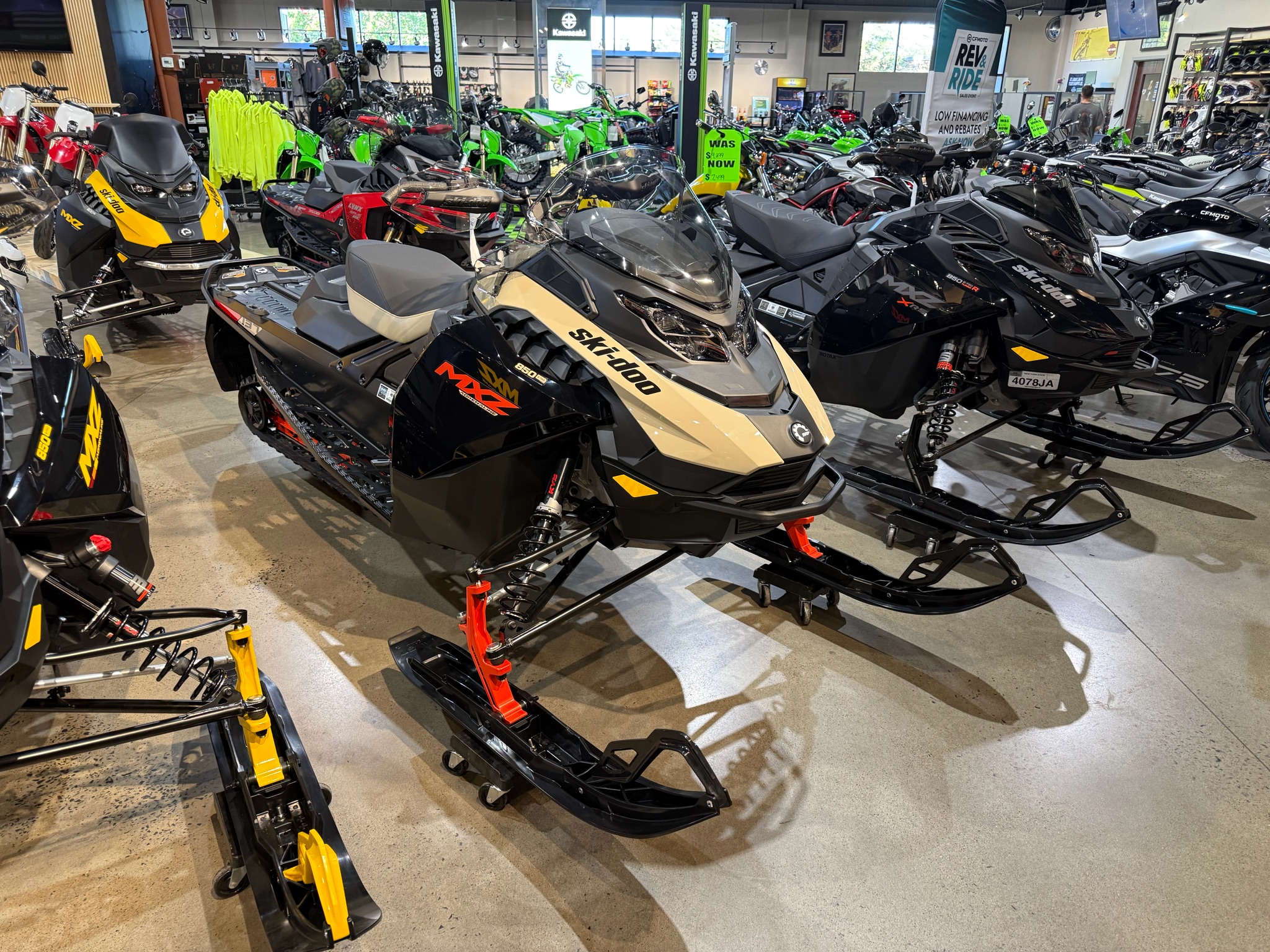 2027 MXZ Adrenaline 137 850 E-TEC ES Ripsaw 1.25