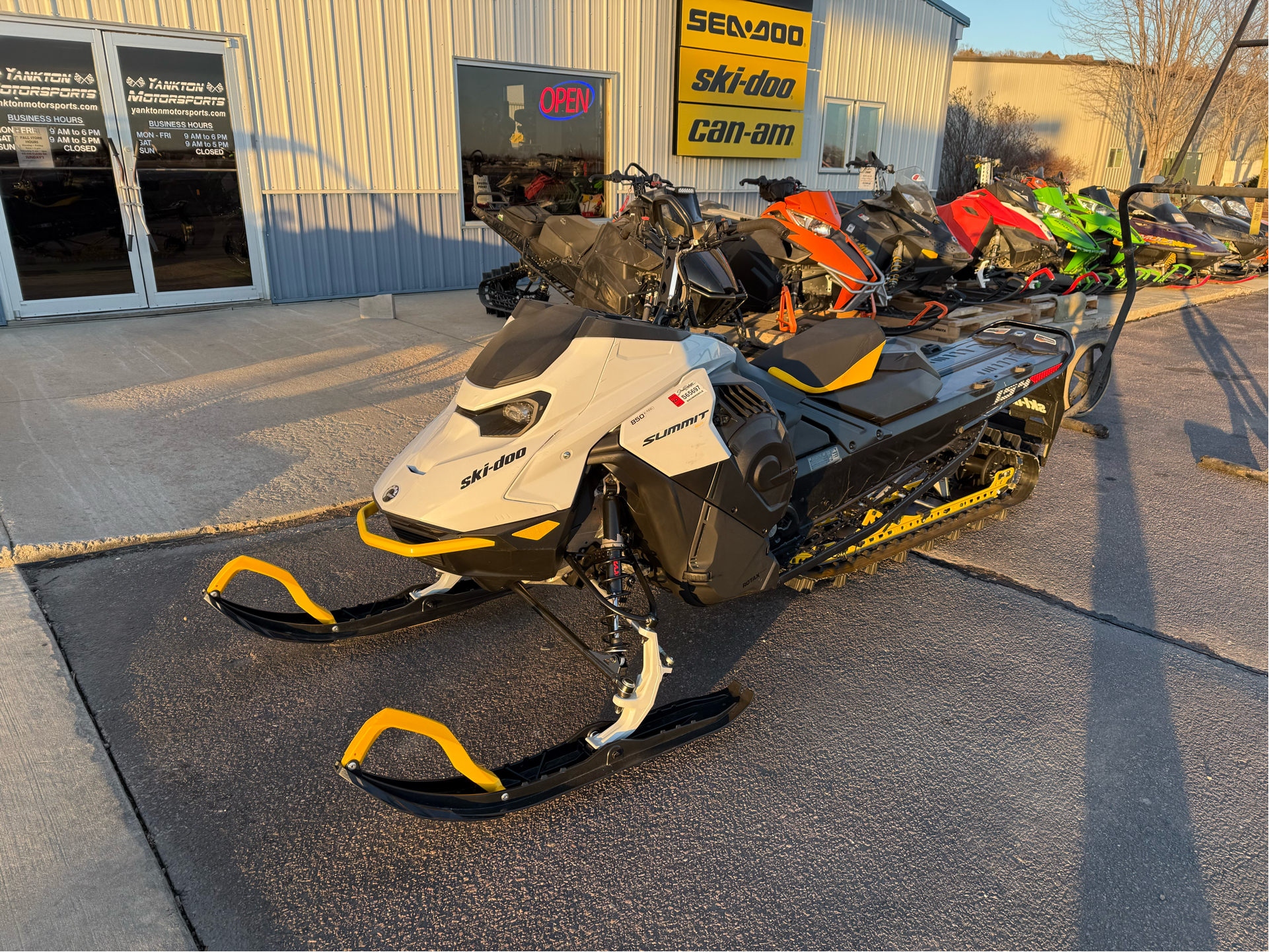 2023 Ski-Doo Summit SP 154 850 E-TEC ES PowderMax Light 2.5 w/ FlexEdge in Yankton, South Dakota - Photo 2