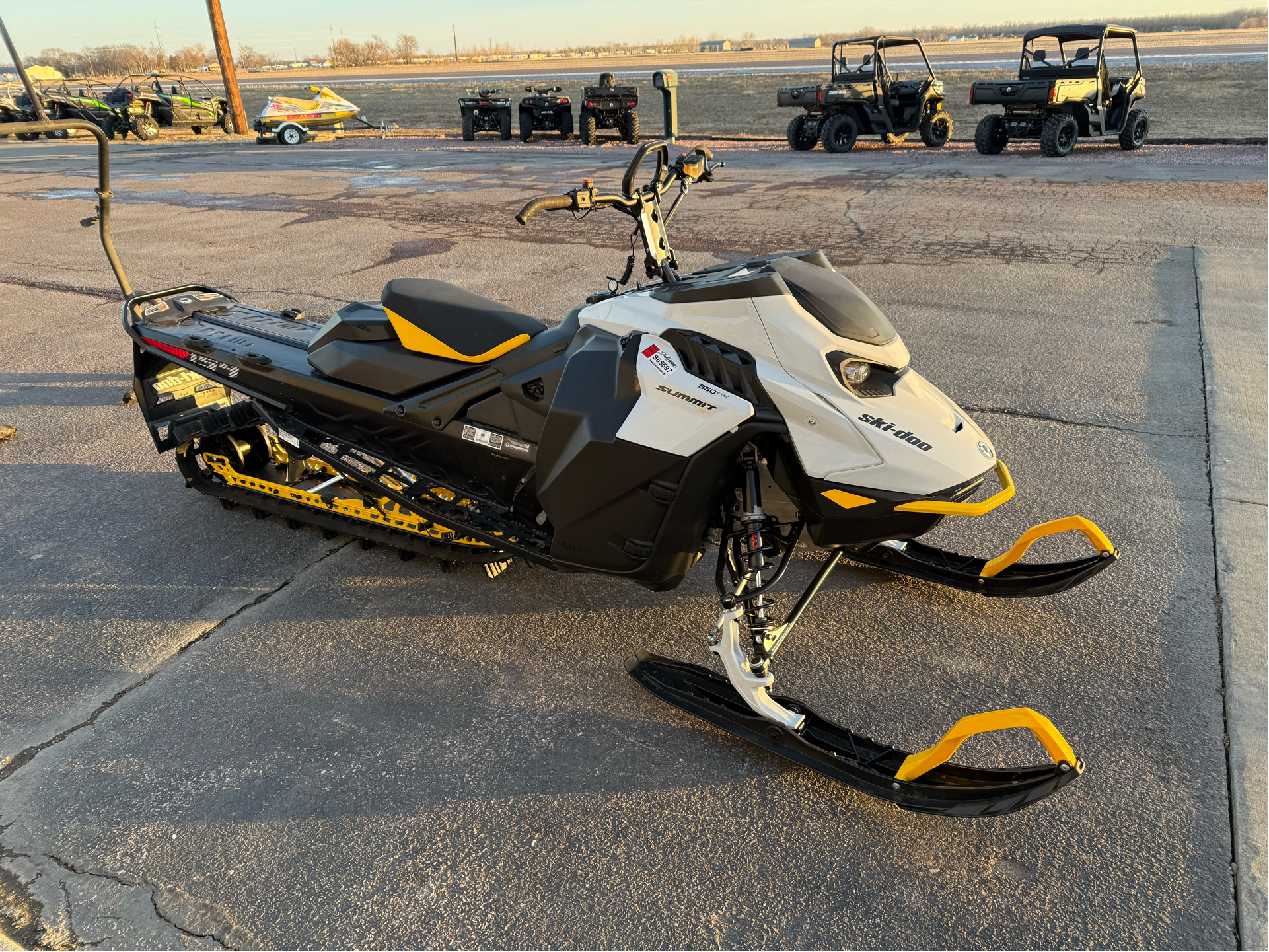 2023 Ski-Doo Summit SP 154 850 E-TEC ES PowderMax Light 2.5 w/ FlexEdge in Yankton, South Dakota - Photo 4
