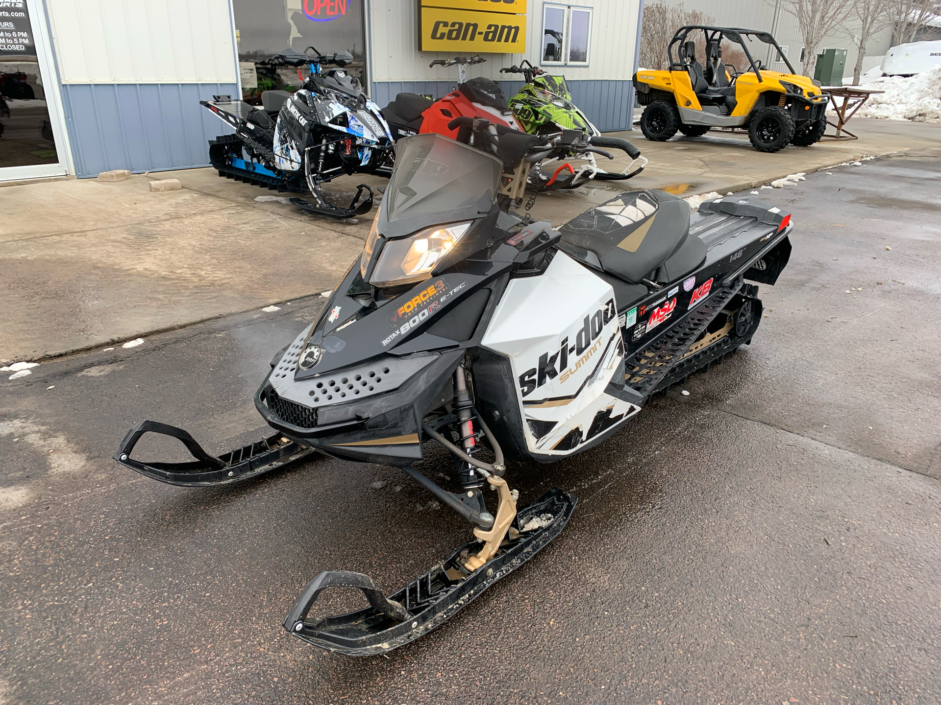 2012 Ski-Doo Summit® X® E-TEC® 800R 146 ES in Yankton, South Dakota - Photo 2