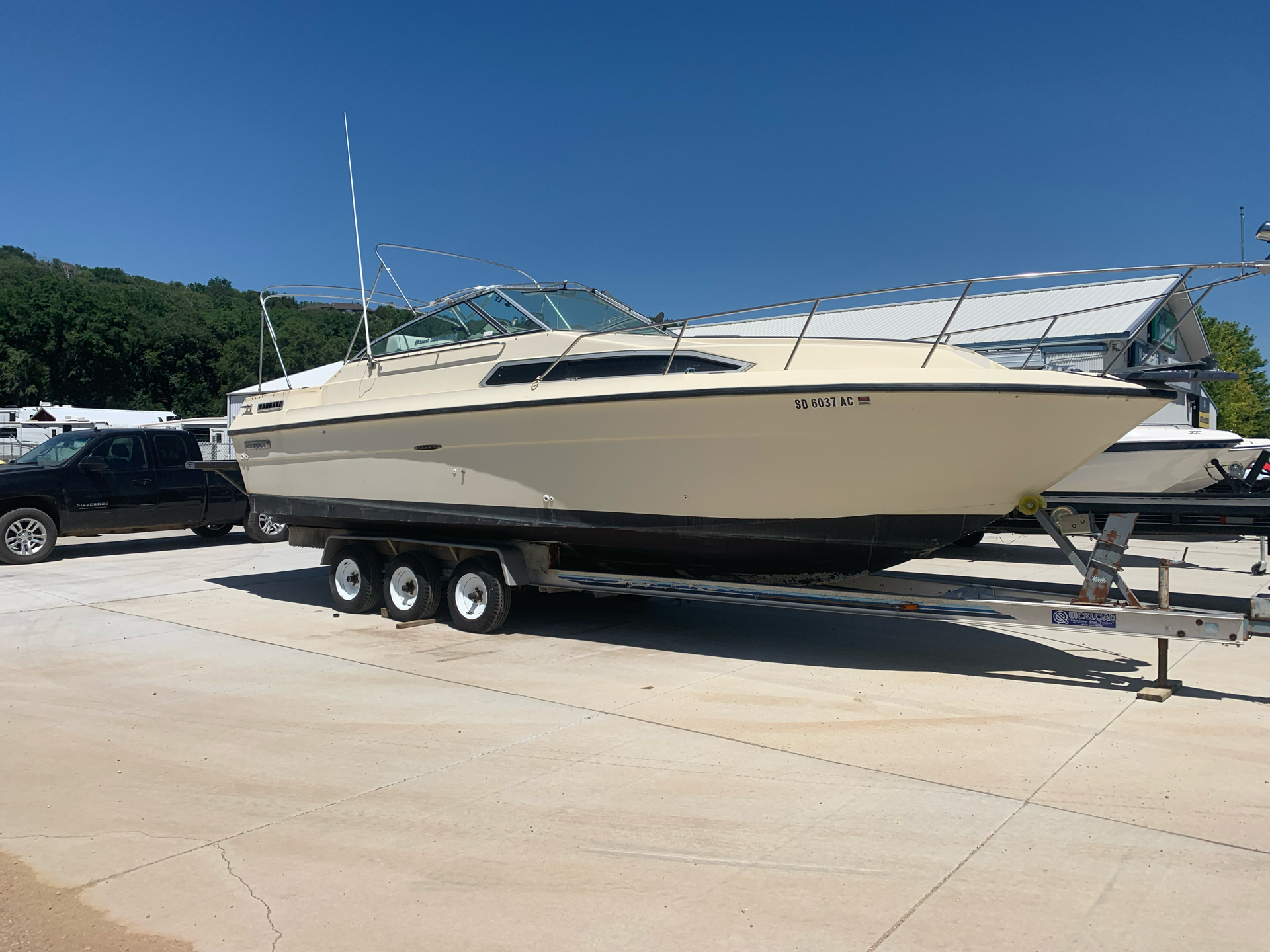 1983 Sea Ray Sundancer 270 in Yankton, South Dakota - Photo 1