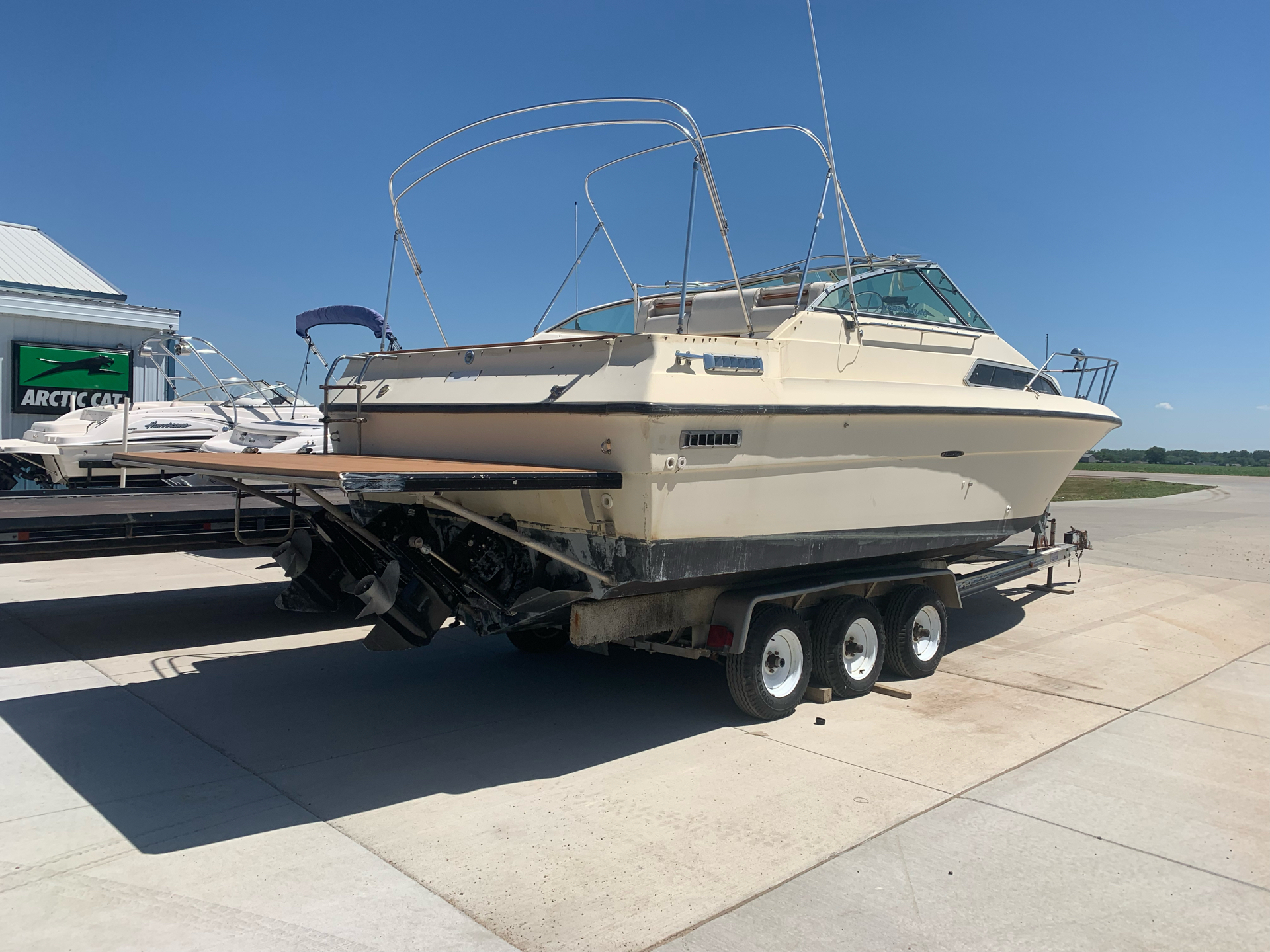 1983 Sea Ray Sundancer 270 in Yankton, South Dakota - Photo 2