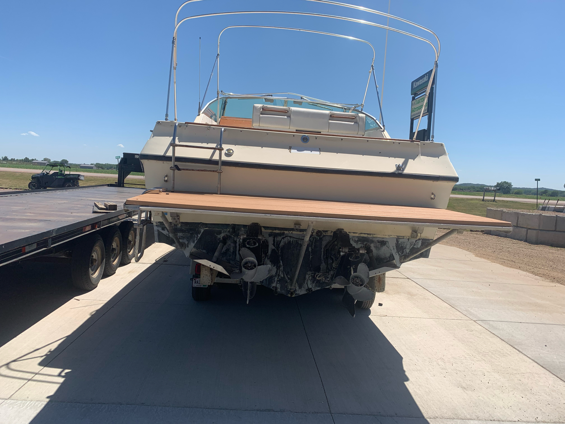 1983 Sea Ray Sundancer 270 in Yankton, South Dakota - Photo 3