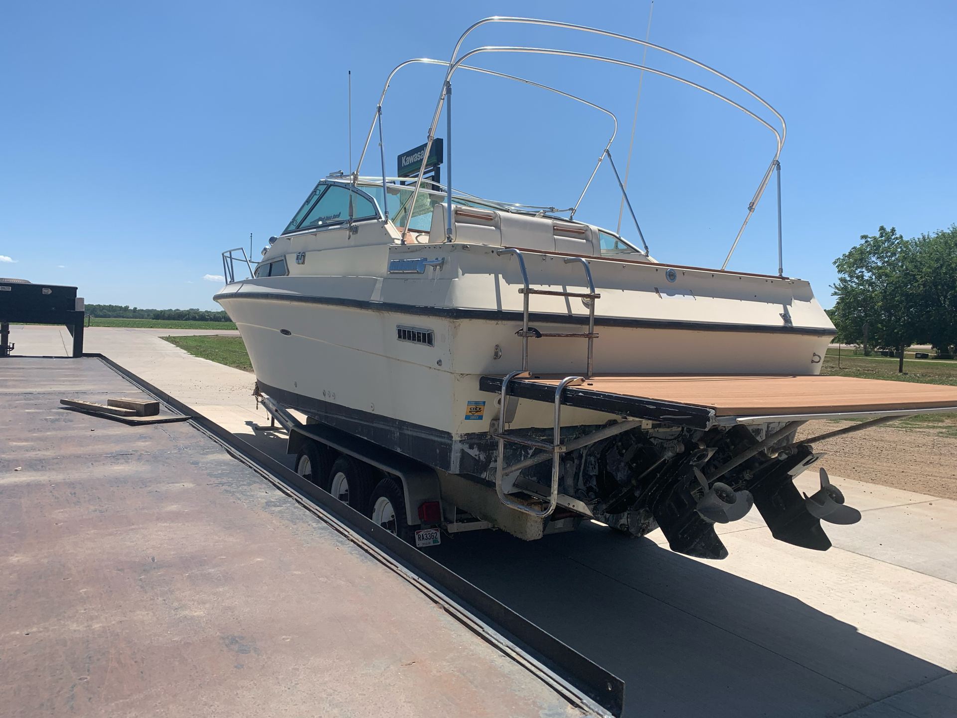 1983 Sea Ray Sundancer 270 in Yankton, South Dakota - Photo 4