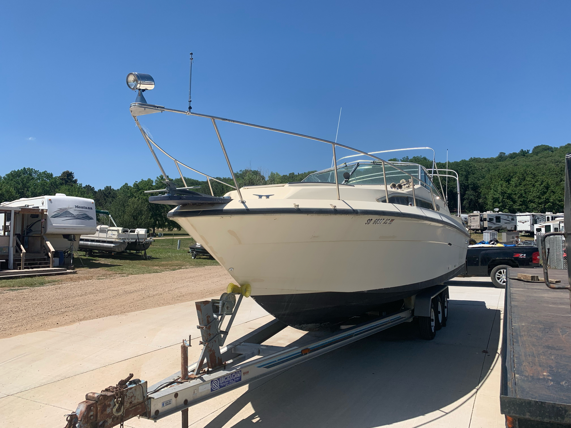 1983 Sea Ray Sundancer 270 in Yankton, South Dakota - Photo 5