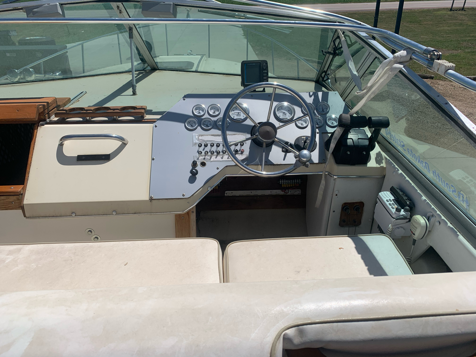 1983 Sea Ray Sundancer 270 in Yankton, South Dakota - Photo 8