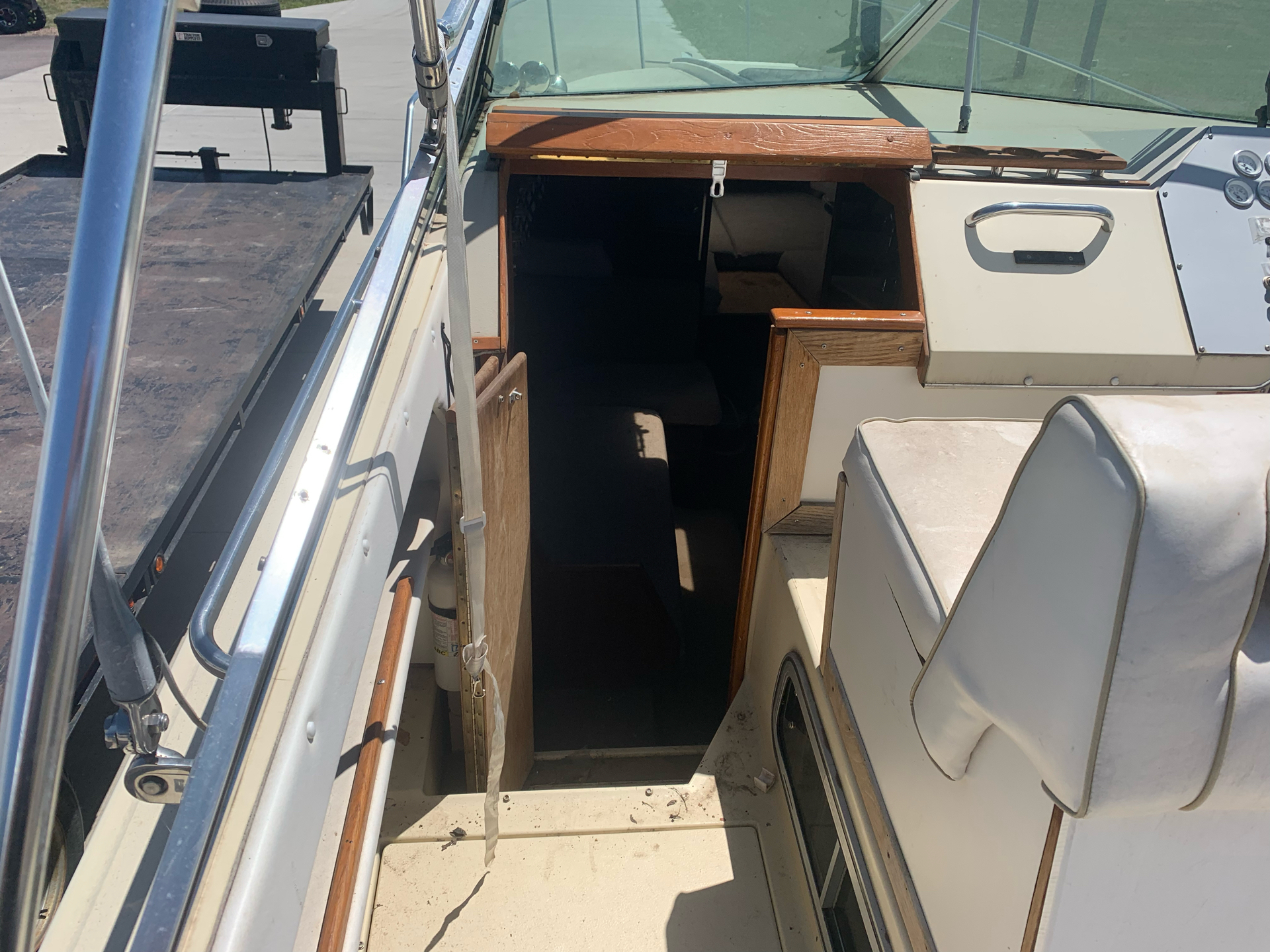 1983 Sea Ray Sundancer 270 in Yankton, South Dakota - Photo 9