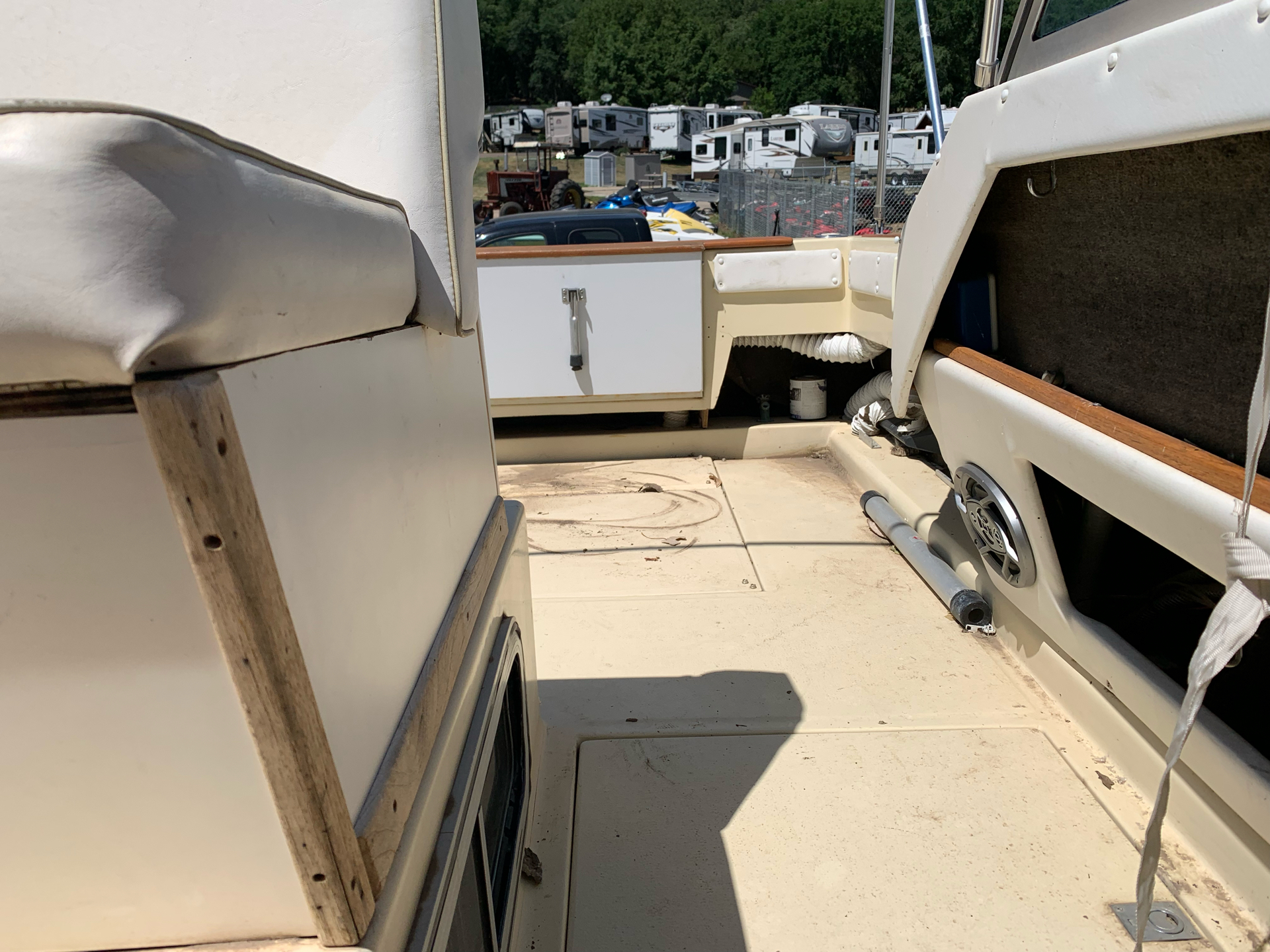 1983 Sea Ray Sundancer 270 in Yankton, South Dakota - Photo 20