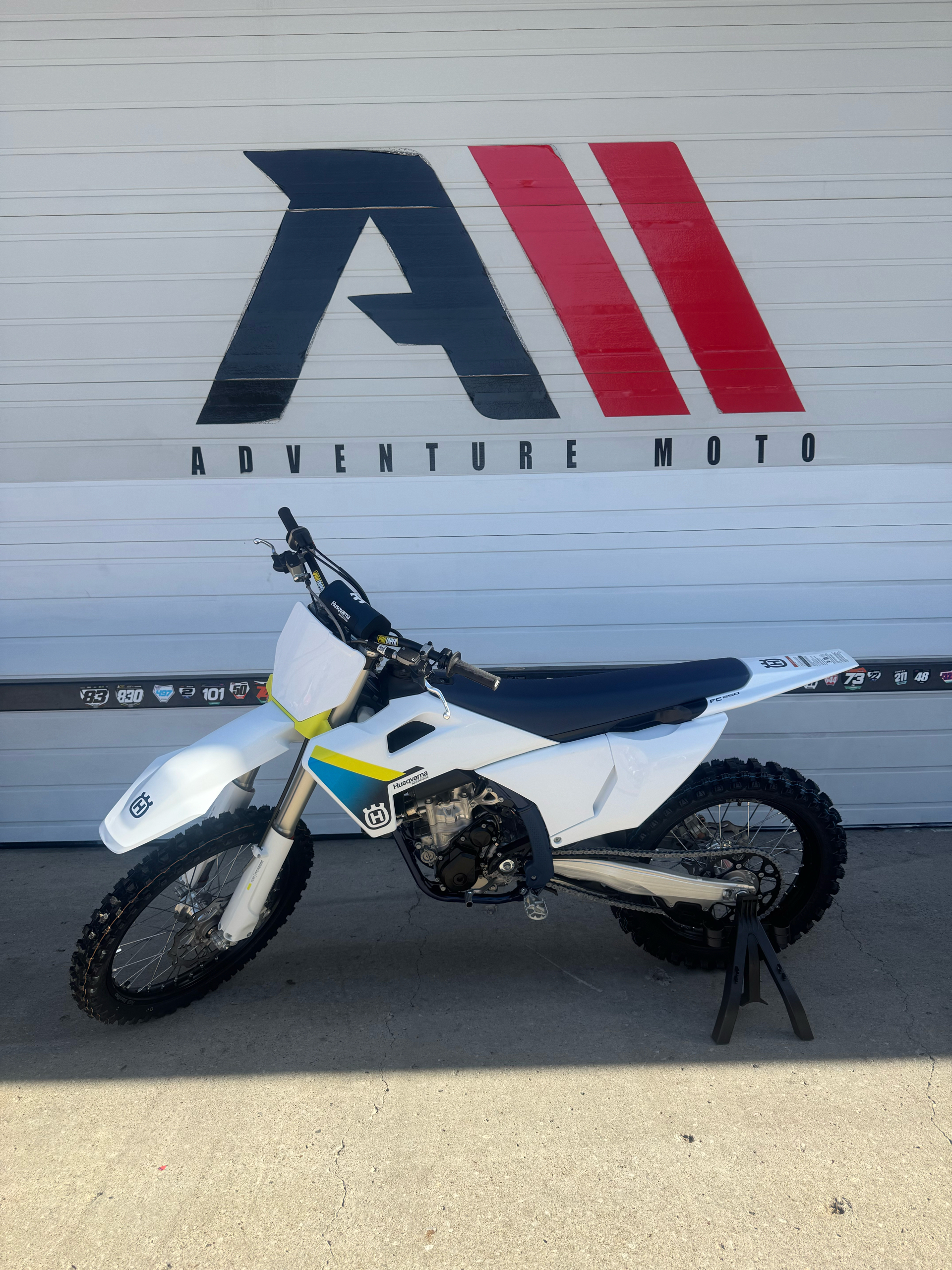 本格マウンテンバイク ホワイト マウンテンバイク「ATX（ホワイト）」展示販売中です