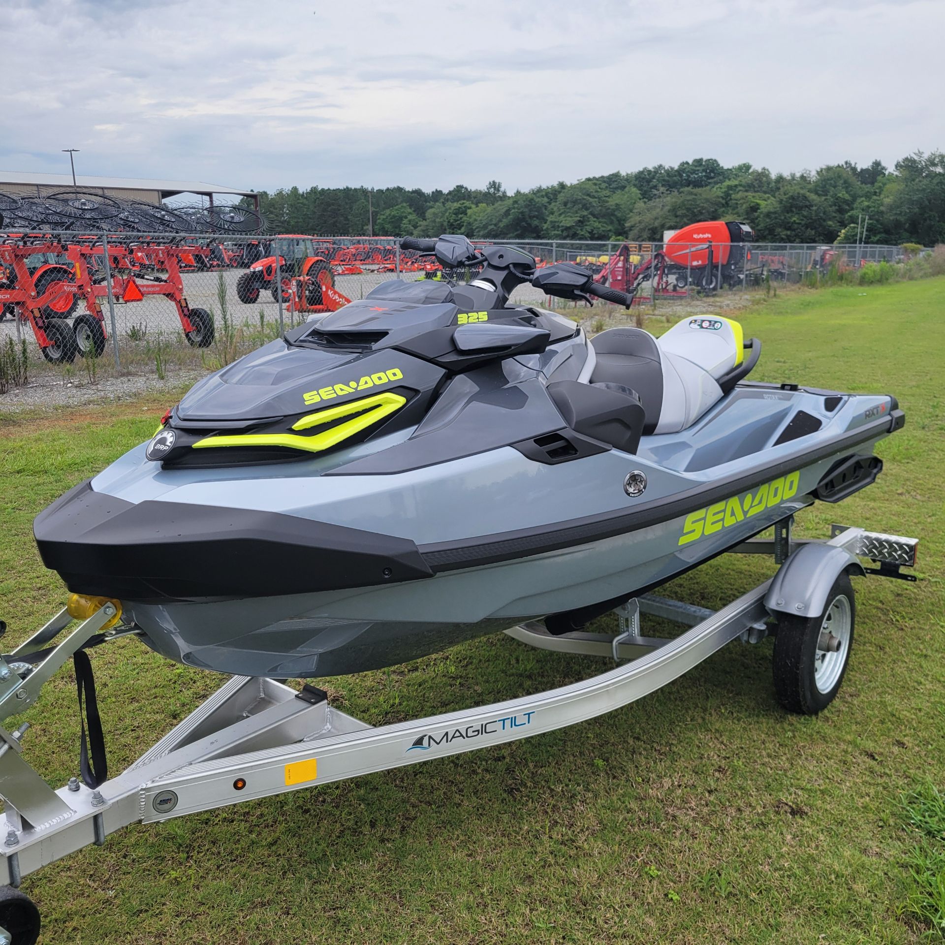 2025 Sea-Doo RXT-X 325 + Tech Package 1