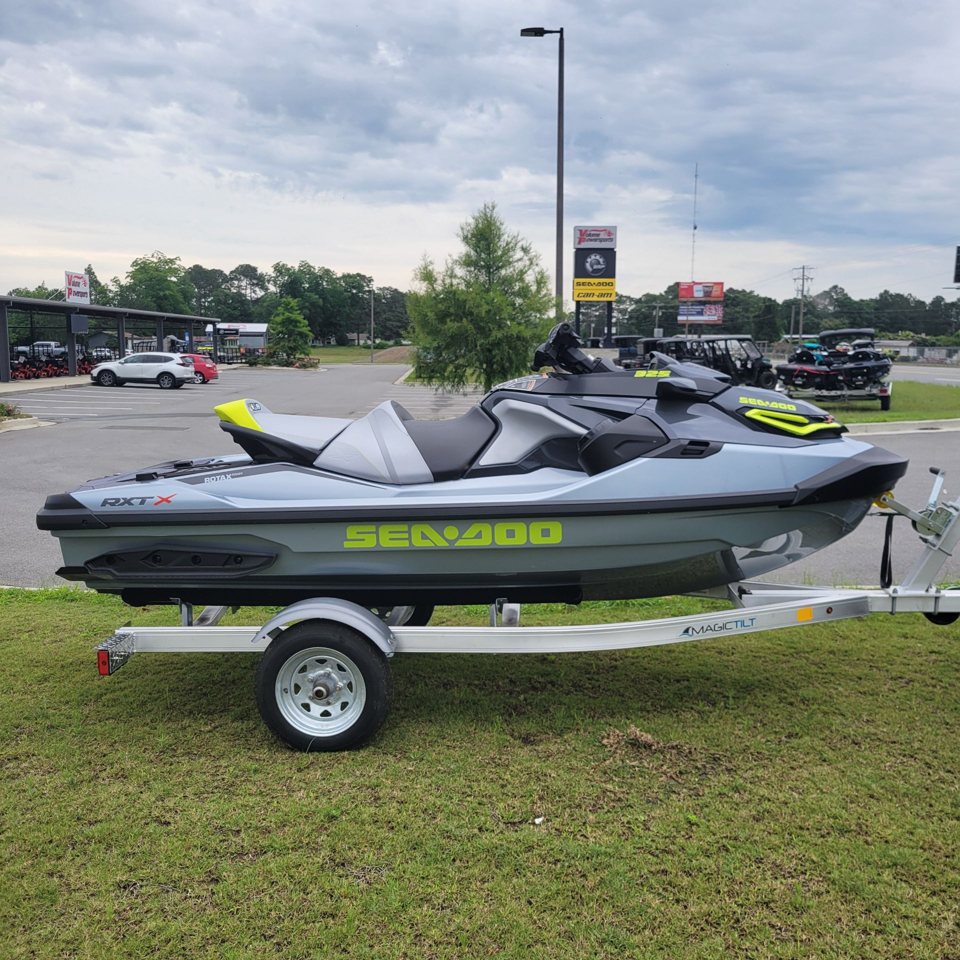 2025 Sea-Doo RXT-X 325 + Tech Package 4