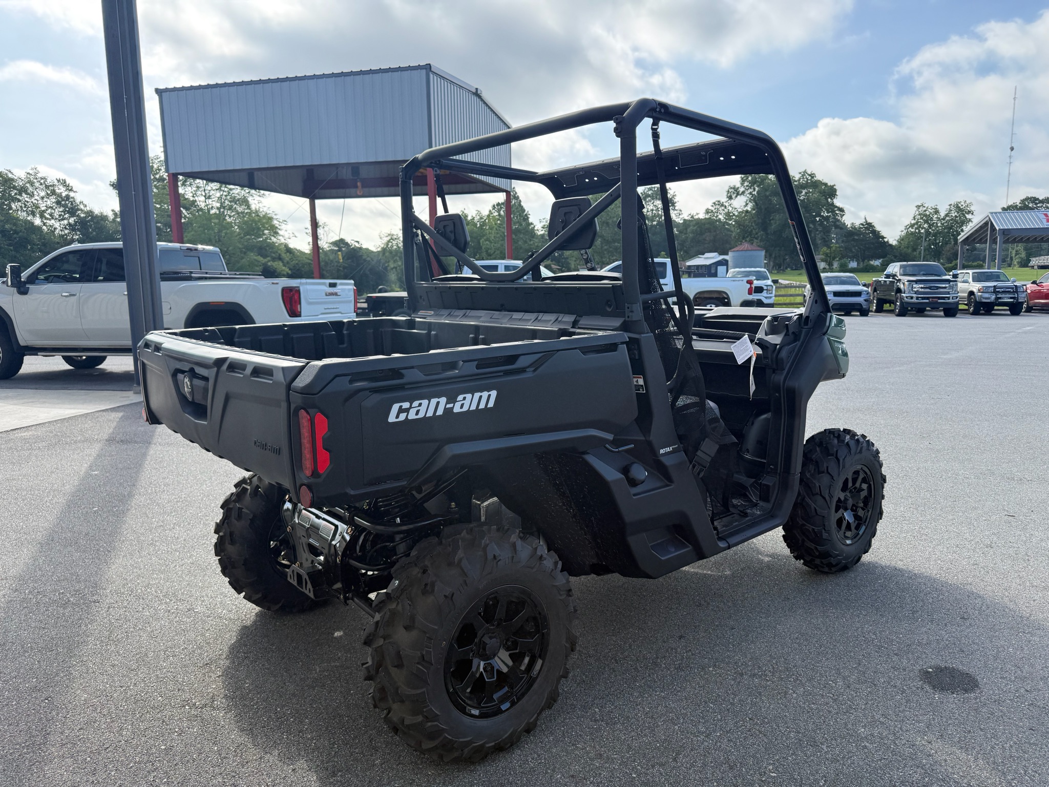 2026 Can-Am™ Defender DPS HD10 4