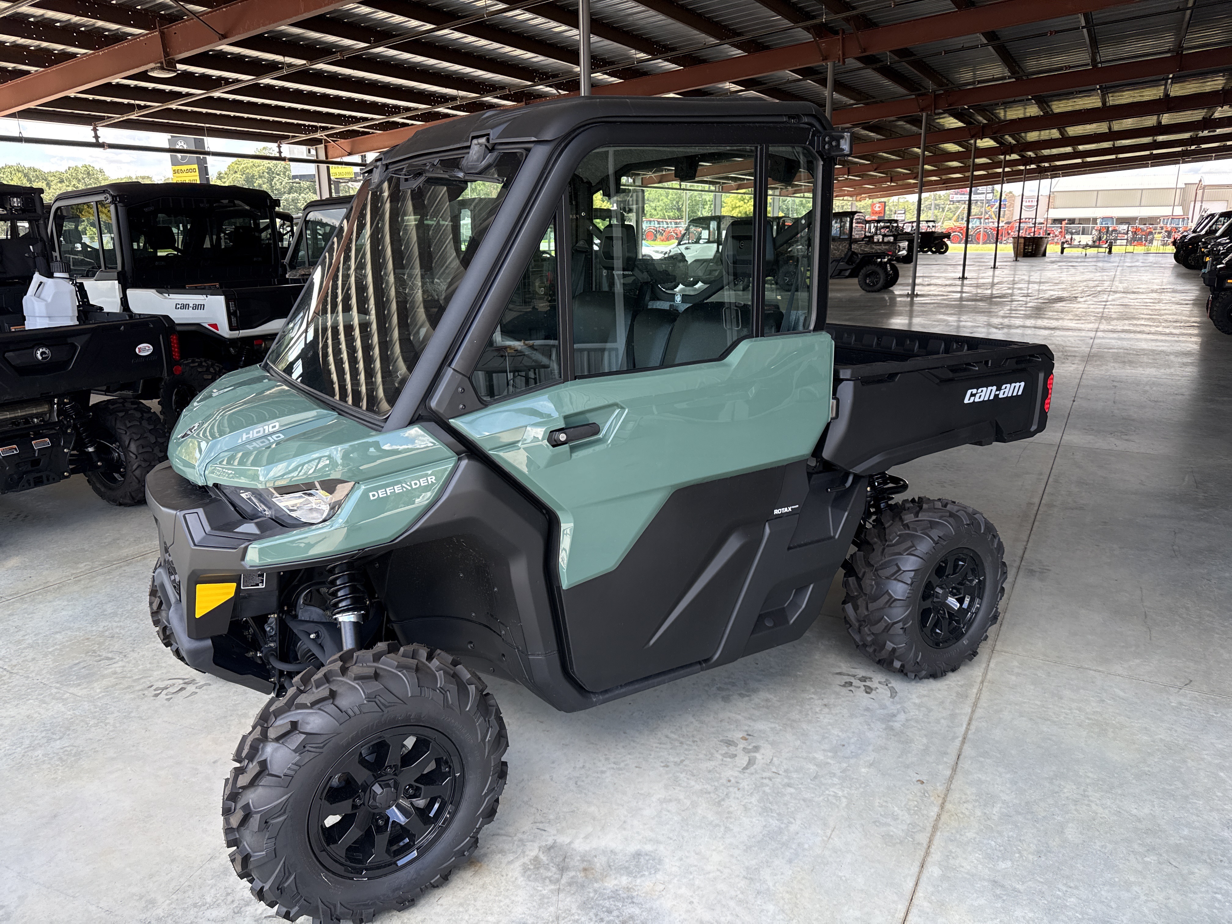 2026 Can-Am Defender DPS CAB HD10