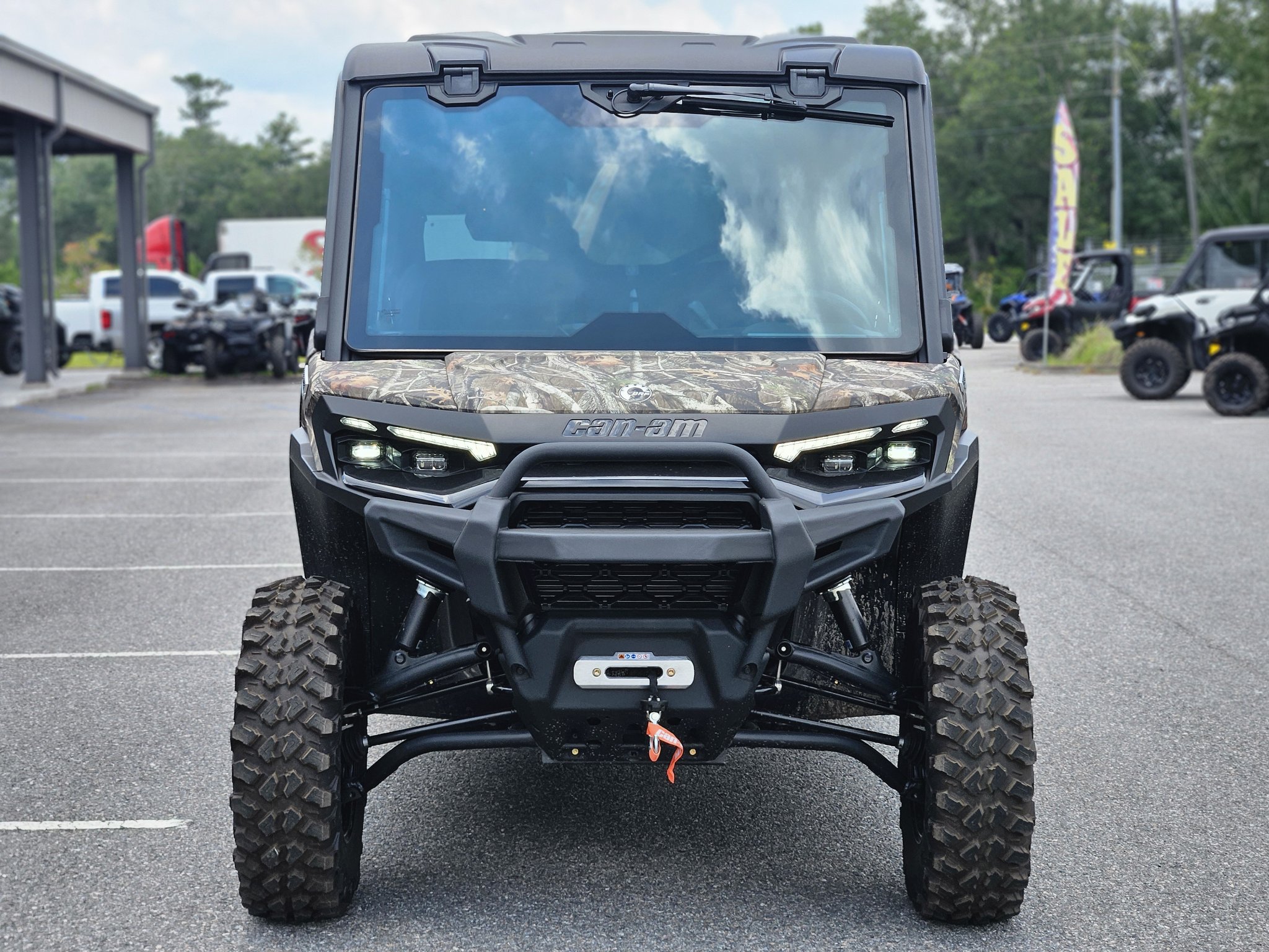 2026 Can-Am™ Defender MAX Limited HD11 3