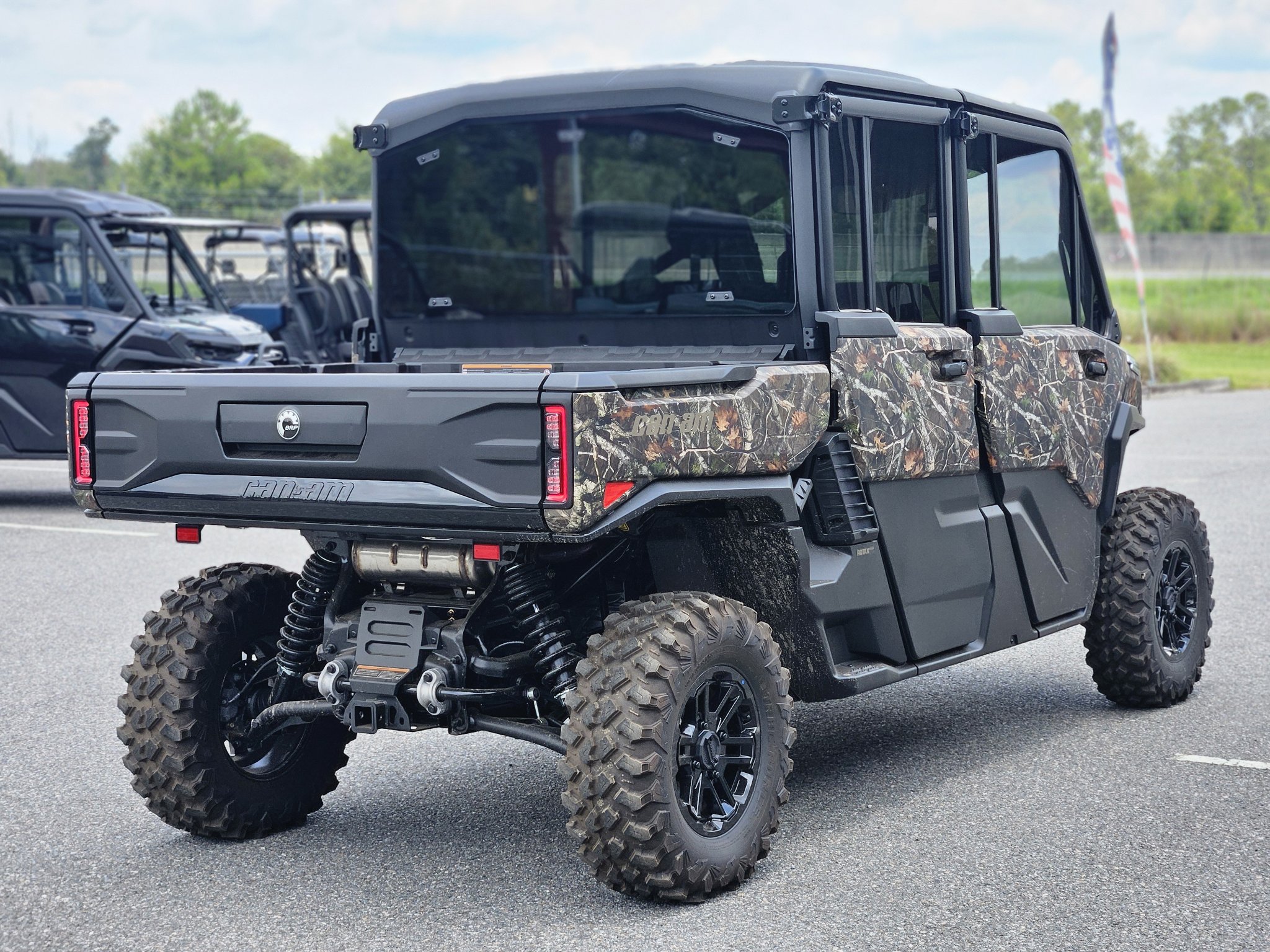 2026 Can-Am™ Defender MAX Limited HD11 6