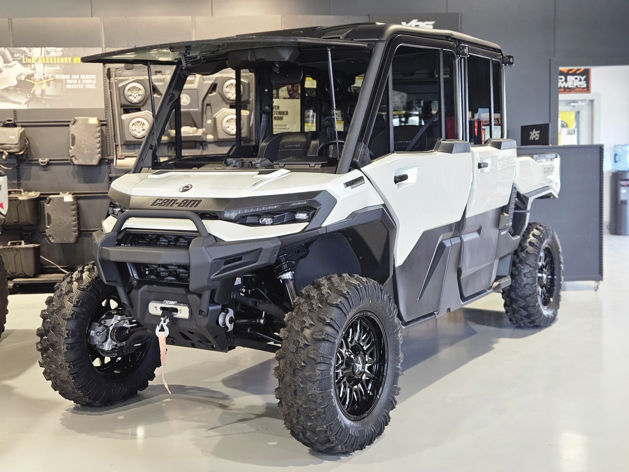2026 Can-Am™ Defender MAX Limited HD11 1