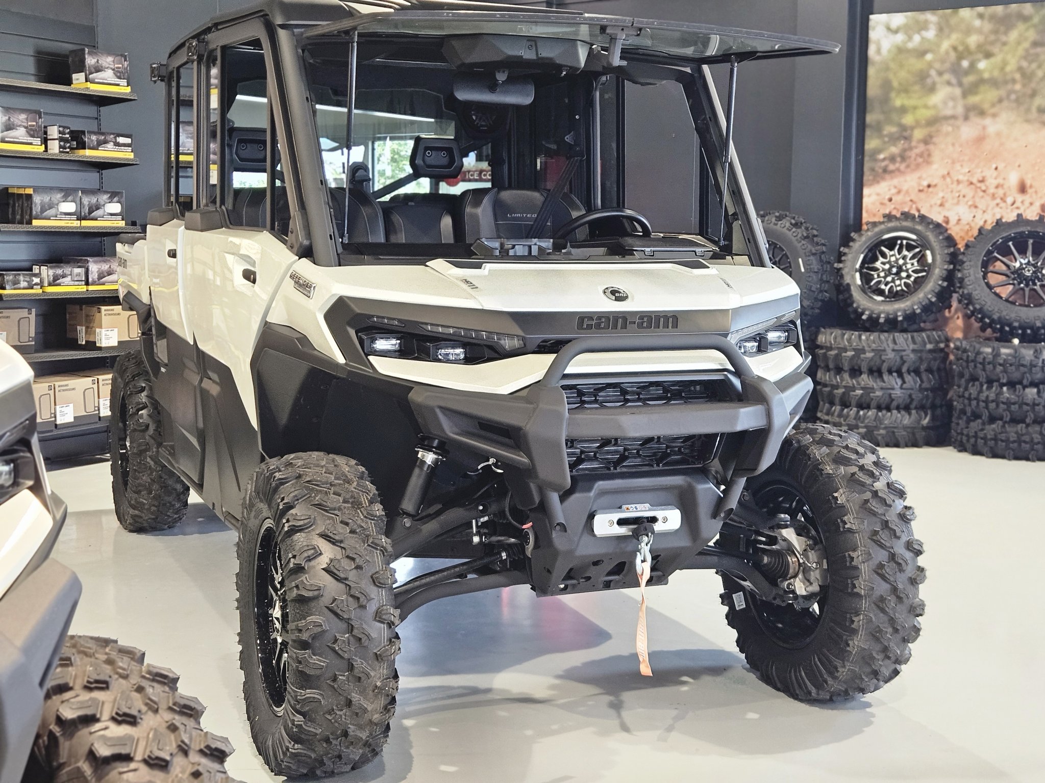2026 Can-Am™ Defender MAX Limited HD11 3
