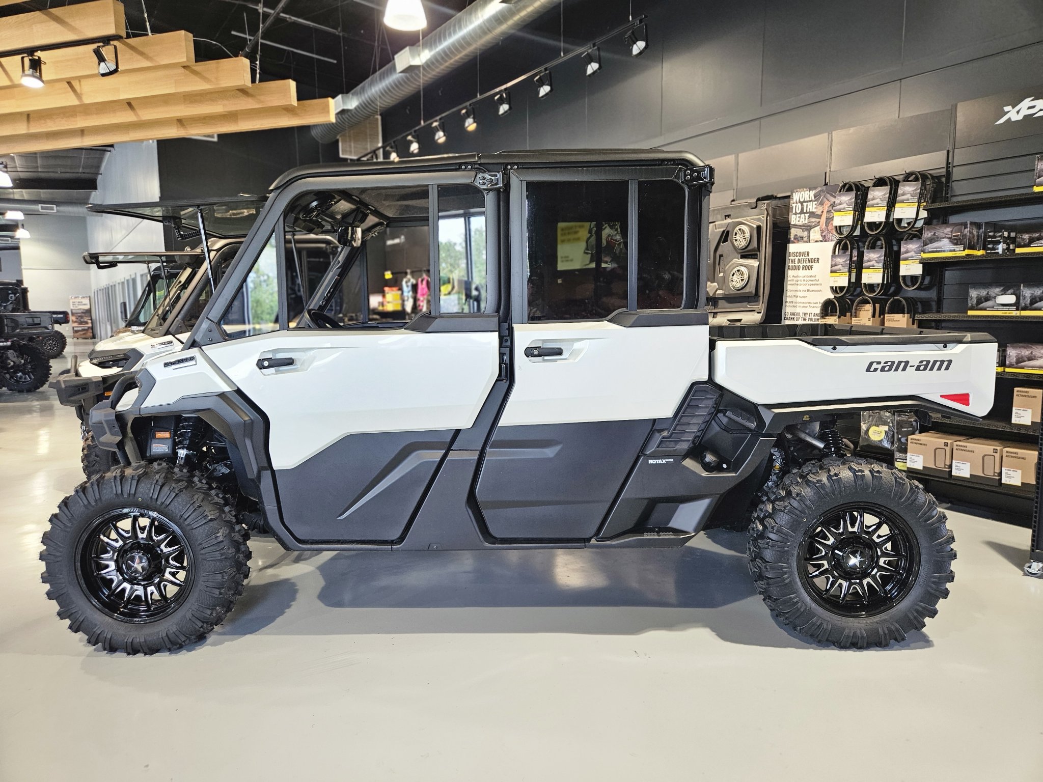 2026 Can-Am™ Defender MAX Limited HD11 4