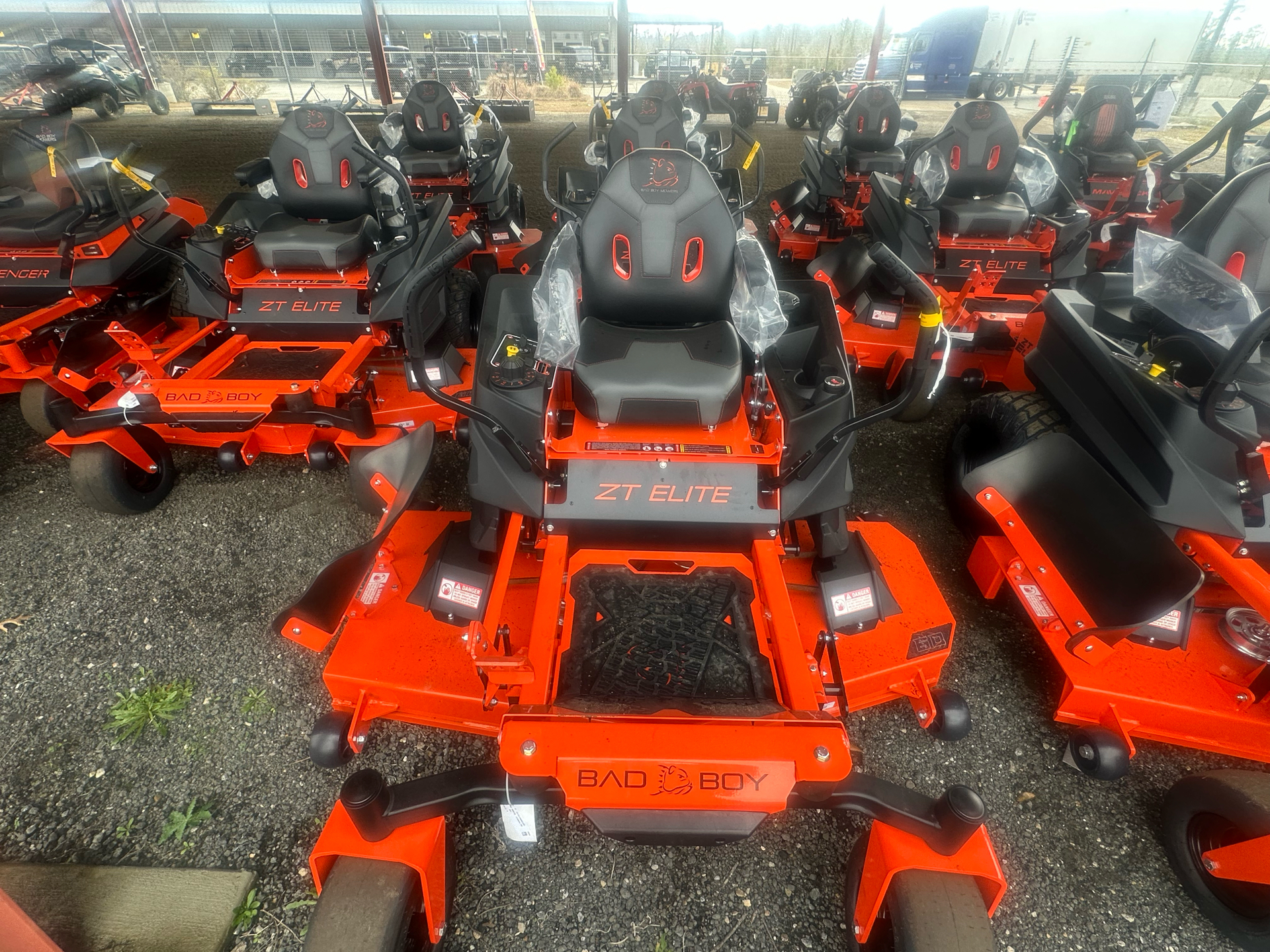 2025バルド　15度　18度 New 2025 Bad Boy Mowers ZT Elite 60 in. Kohler Pro 7000 KT745 26
