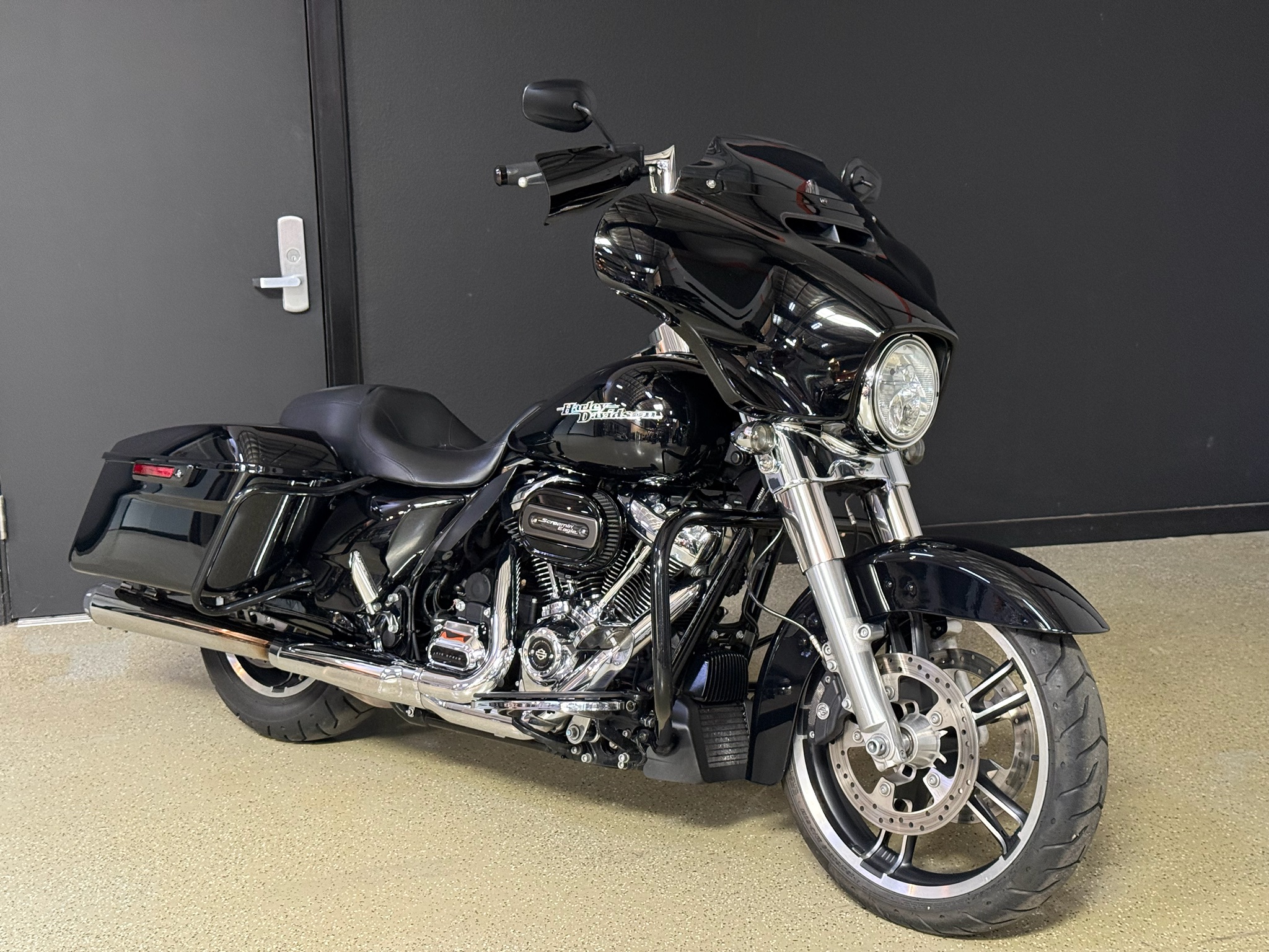 2018 Harley-Davidson Street Glide® for sale 1111300
