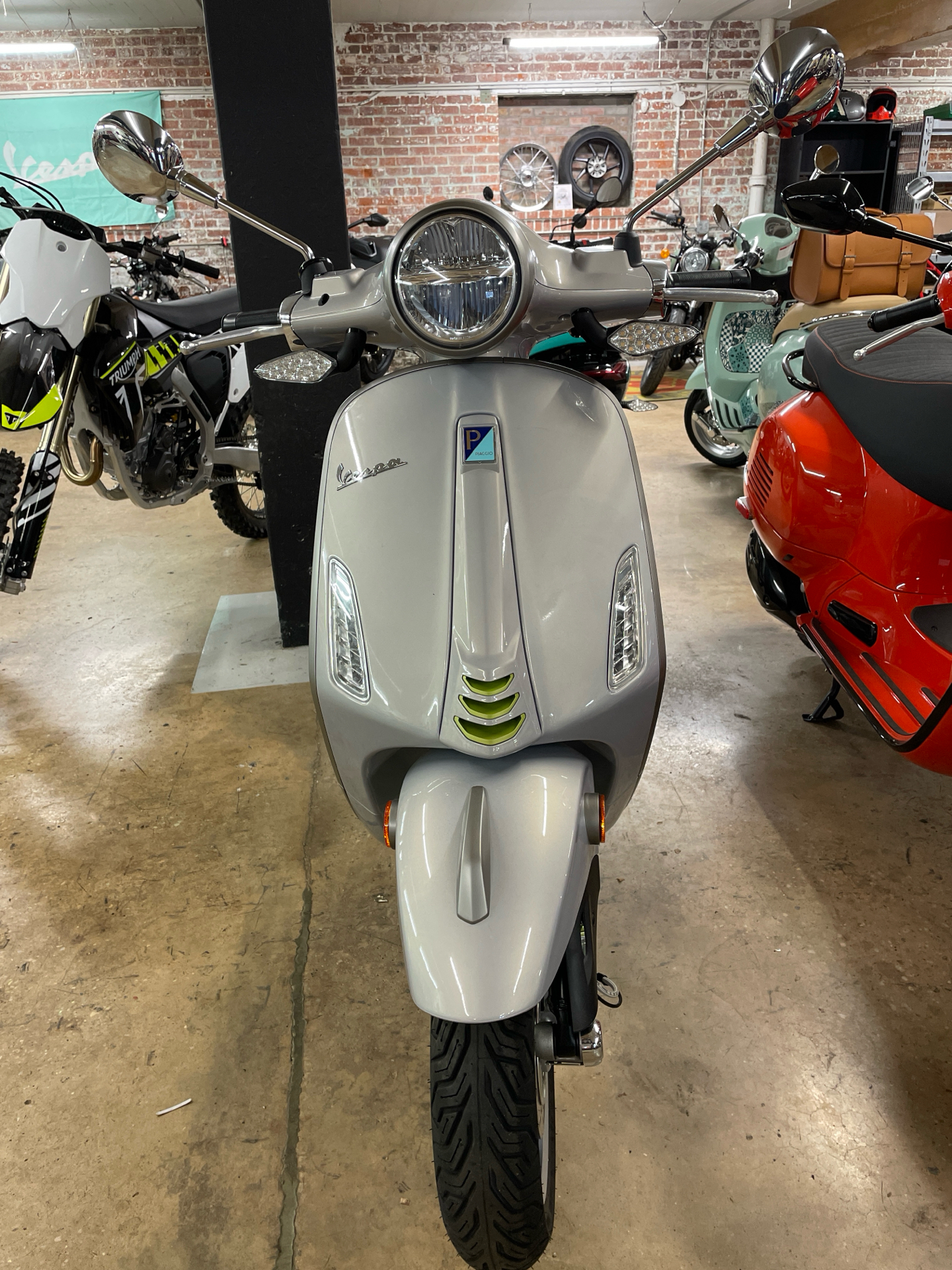 Vespa 125 Beige Piaggio Et New 2025 Vespa Primavera 150 Tech