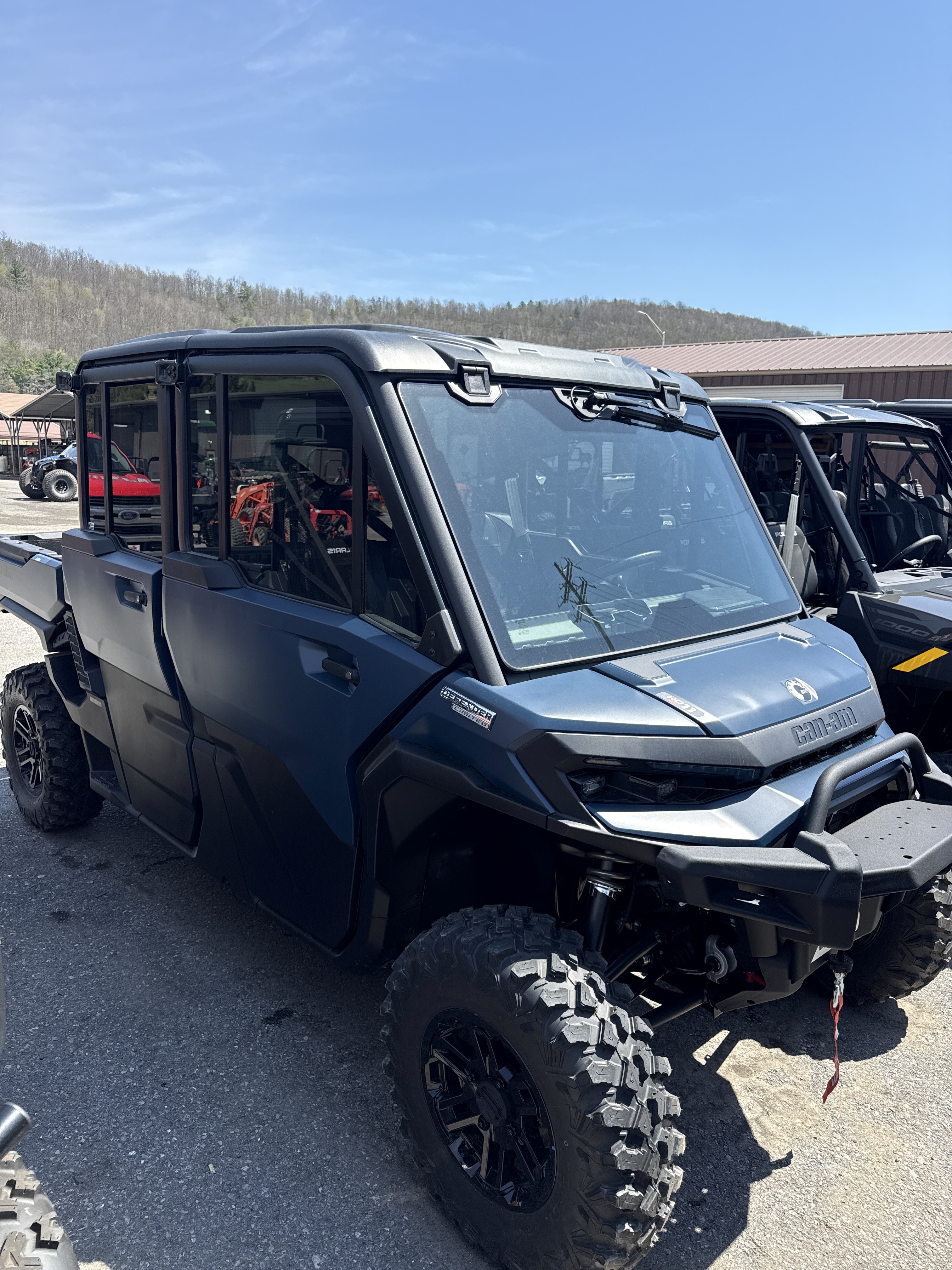 2026 Can-Am™ Defender MAX Limited HD11 1