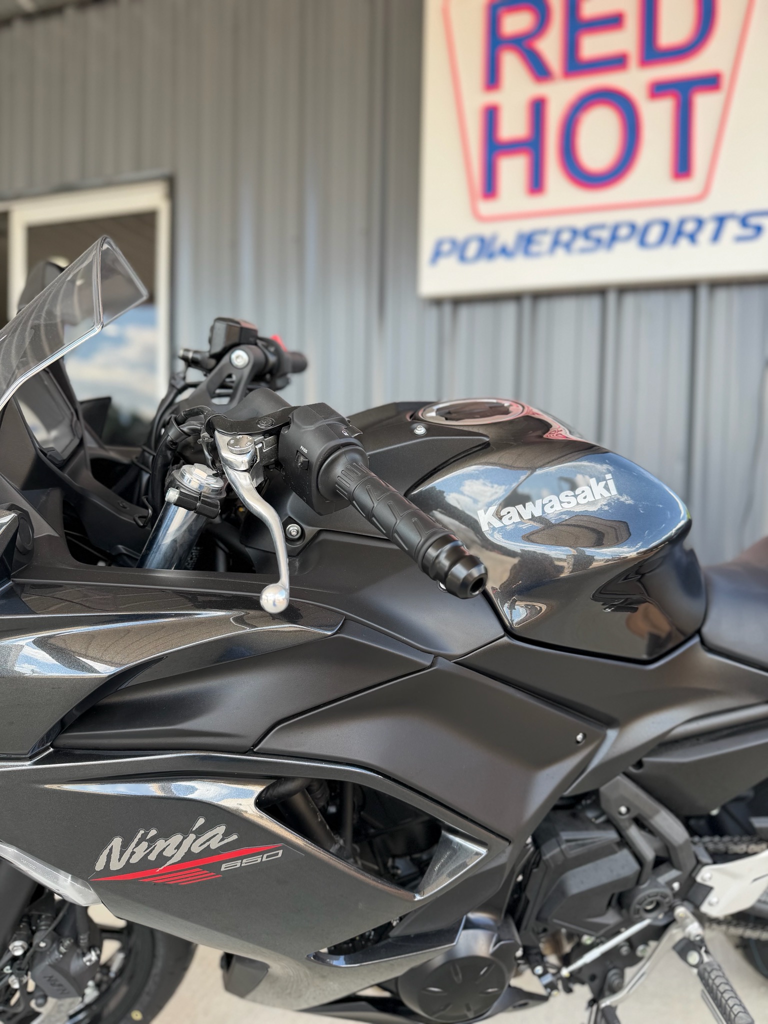 New 2026 Kawasaki Ninja® 650, Meridian MS | Specs, Price, Photos